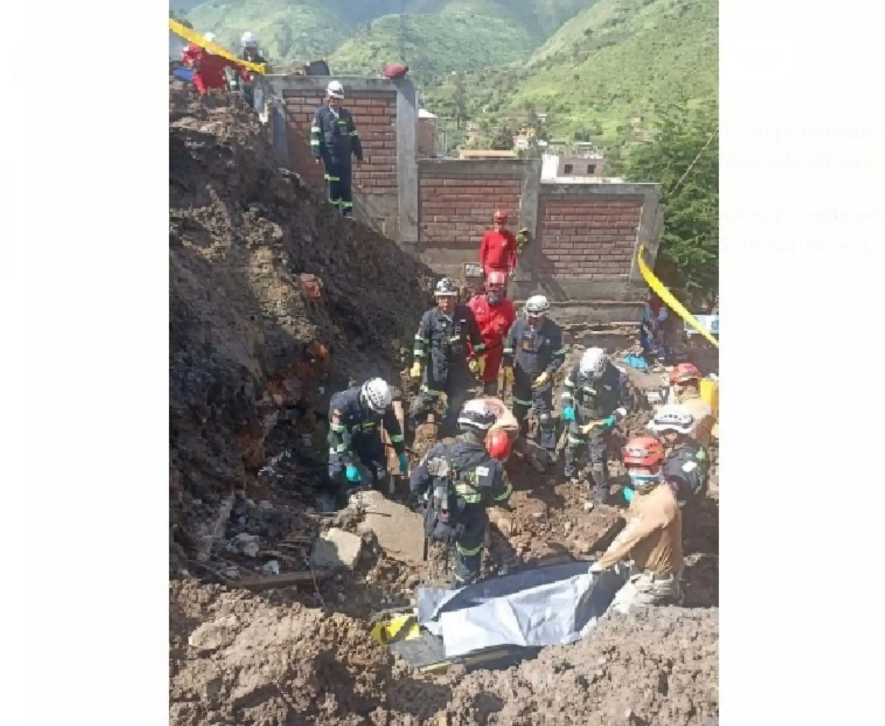 Brigadas de rescate hallaron esta mañana el cuerpo de Carmen Milla, desaparecida tras los deslizamientos ocurridos hace seis días en el centro poblado La Perla Chaupis, ubicado en la provincia limeña de Huaral. Foto: Máxima Noticias con Ingrid Ramírez Ariza/Facebook.