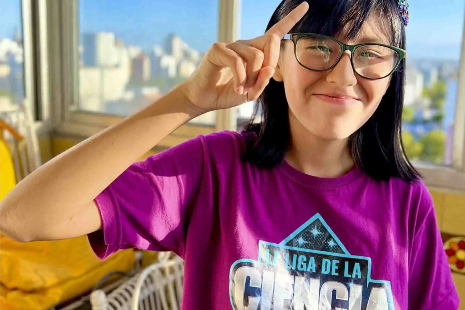 La carismática niña arequipeña de 12 años, Mileva Leonor Huaraca Llica, difunde ciencia en sus redes sociales Mivi Space, donde tiene más de 140 mil seguidores. Foto: @mivispace