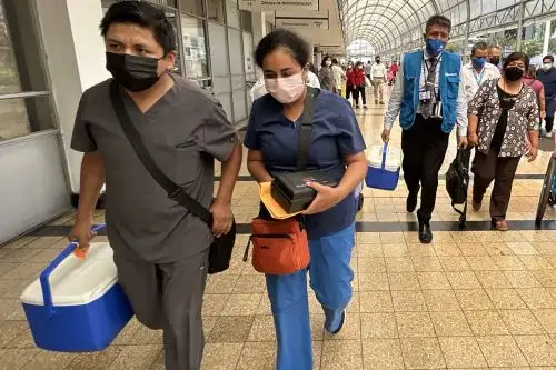 Especialistas de EsSalud llegaron a Piura para realizar trasplante de órganos donados por paciente. ANDINA/Difusión