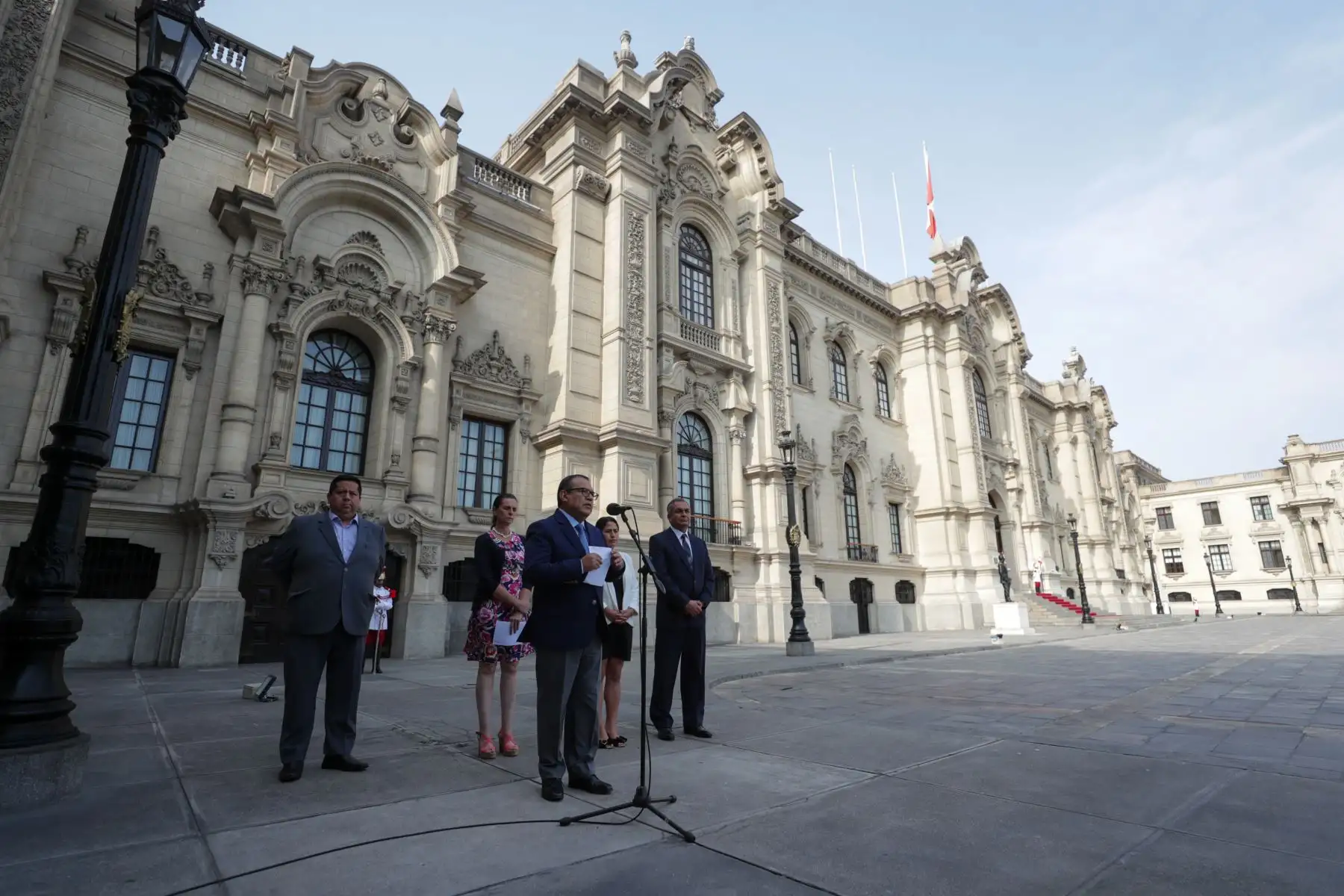 El presidente del Consejo de Ministros, Alberto Otárola, junto a los integrantes de su gabinete, realizan conferencia de prensa luego de la sesión del Consejo de Ministros realizada el día de hoy en Palacio de Gobierno. 
Foto: ANDINA/Presidencia Perú