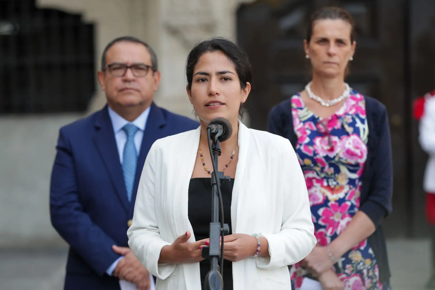 El presidente del Consejo de Ministros, Alberto Otárola, junto a los integrantes de su gabinete, realizan conferencia de prensa luego de la sesión del Consejo de Ministros realizada el día de hoy en Palacio de Gobierno. 
Foto: ANDINA/Presidencia Perú