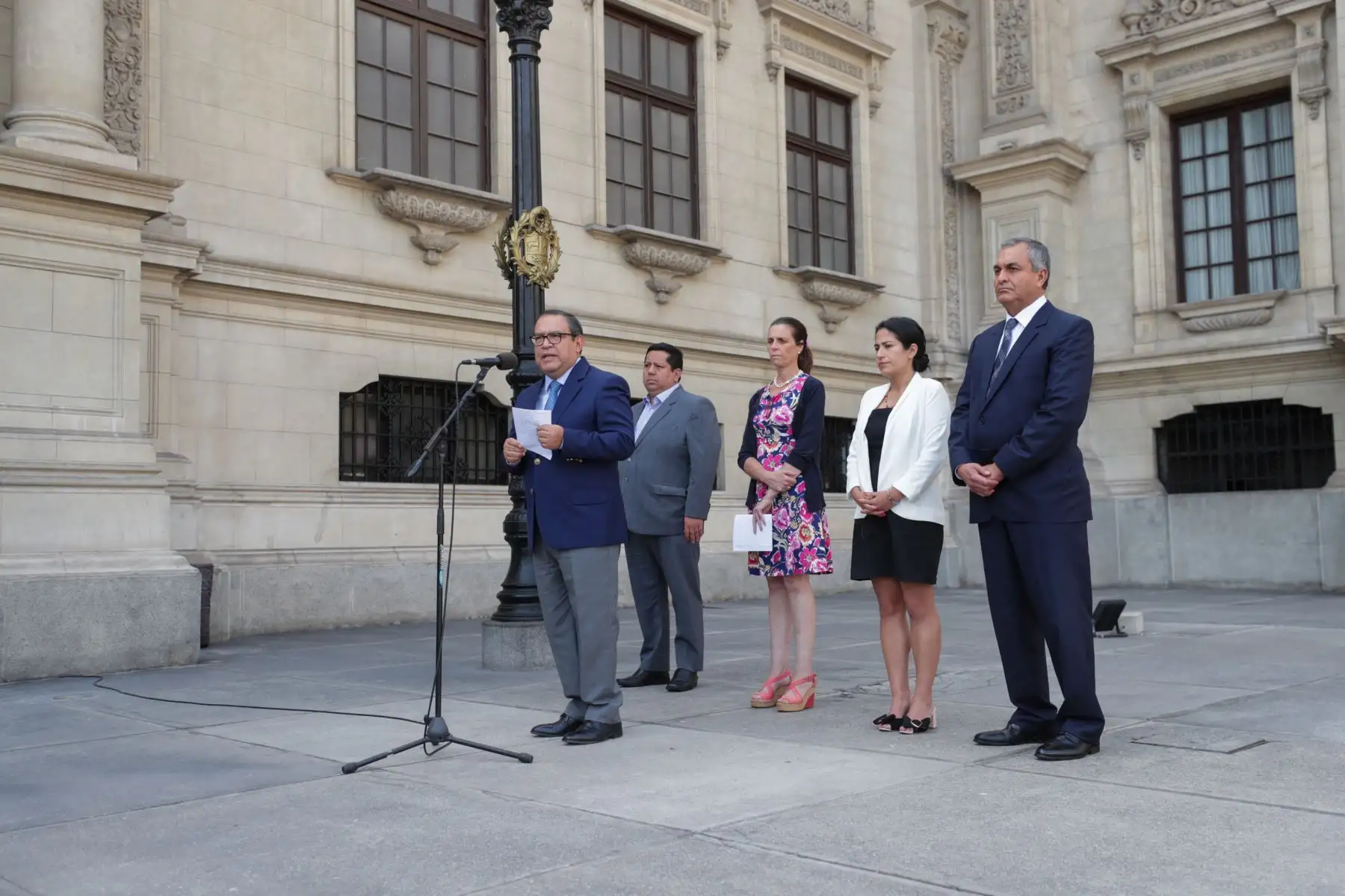 El presidente del Consejo de Ministros, Alberto Otárola, junto a los integrantes de su gabinete, realizan conferencia de prensa luego de la sesión del Consejo de Ministros realizada el día de hoy en Palacio de Gobierno. 
Foto: ANDINA/Presidencia Perú