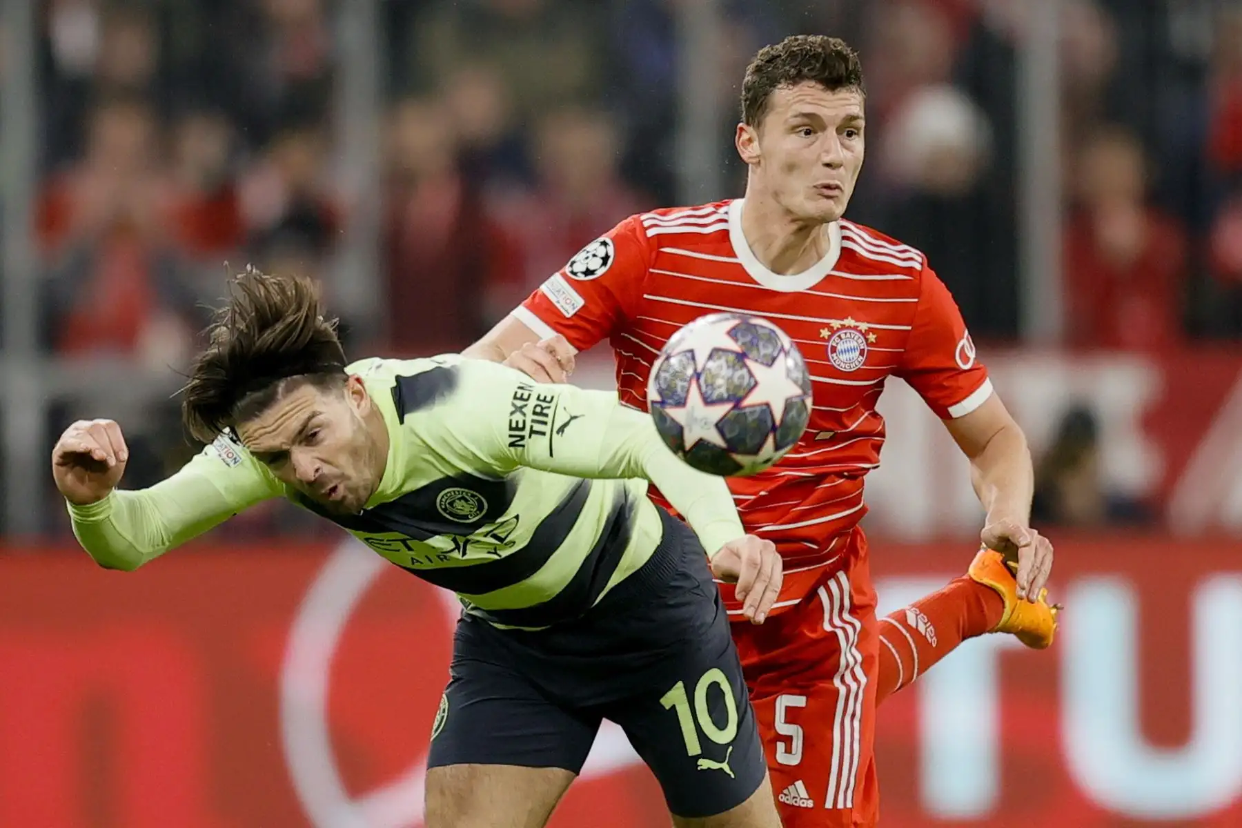 Jack Grealish del Manchester City en acción contra Benjamin Pavard del Bayern Munich durante los cuartos de final de la Liga de Campeones de la UEFA.
Foto: EFE