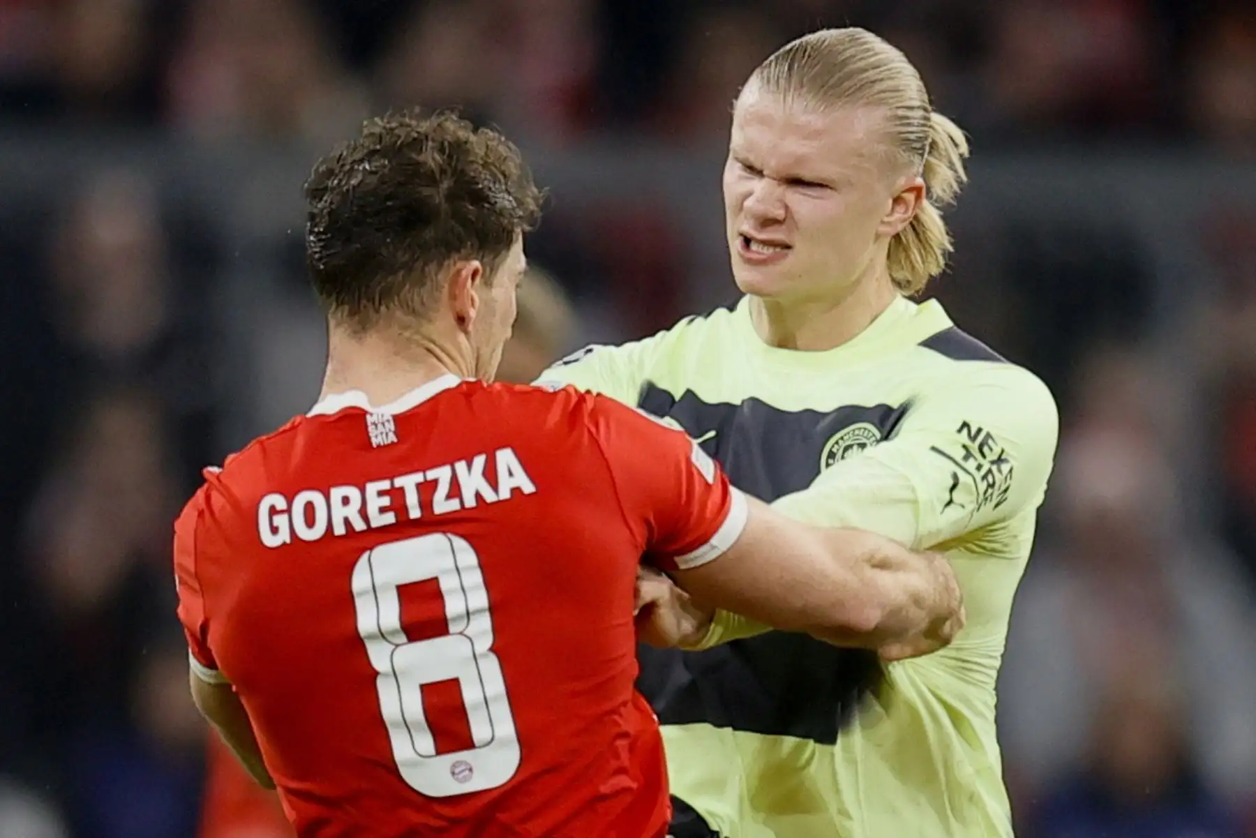 Erling Haaland del Manchester City discute con Leon Goretzka del Bayern Munich durante los cuartos de final de la Liga de Campeones de la UEFA.
Foto: EFE