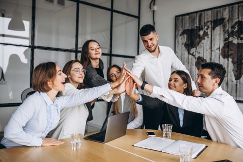 Las emociones familiares pueden interferir en el desempeño profesional de una empresa familiar. ANDINA/Difusión