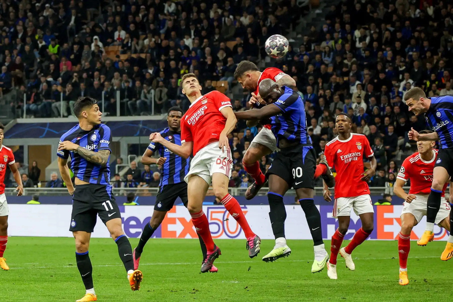 El delantero del SL Benfica, Antonio Silva, anota el gol 3-2 durante el partido de vuelta de los cuartos de final de la Liga de Campeones de la UEFA entre el FC Inter de Milán y el SL Benfica, en Milán, Italia.
Foto: EFE