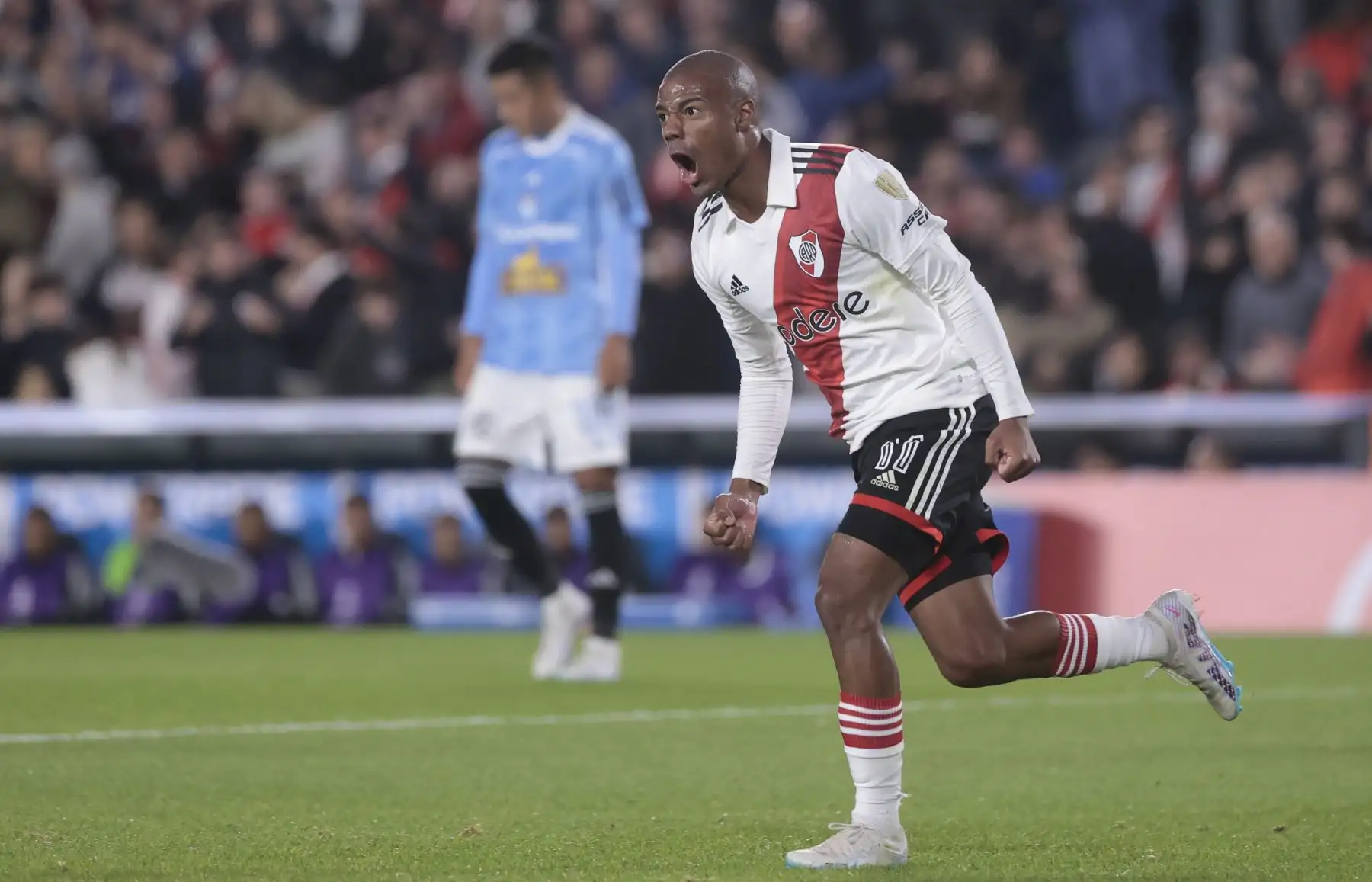 Nicolás de la Cruz de River celebra un gol hoy, en un partido de la fase de grupos de la Copa Libertadores entre River Plate y Sporting Cristal en el estadio Más Monumental en Buenos Aires, Argentina.
Foto: EFE