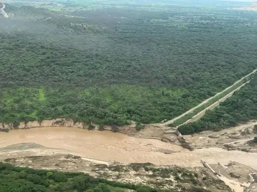 El río La Leche incrementó su caudal a causa de las lluvias intensas y se ha convertido en una amenaza a la infraestructura turística del Santuario Histórico Bosque de Pómac, en Lambayeque.