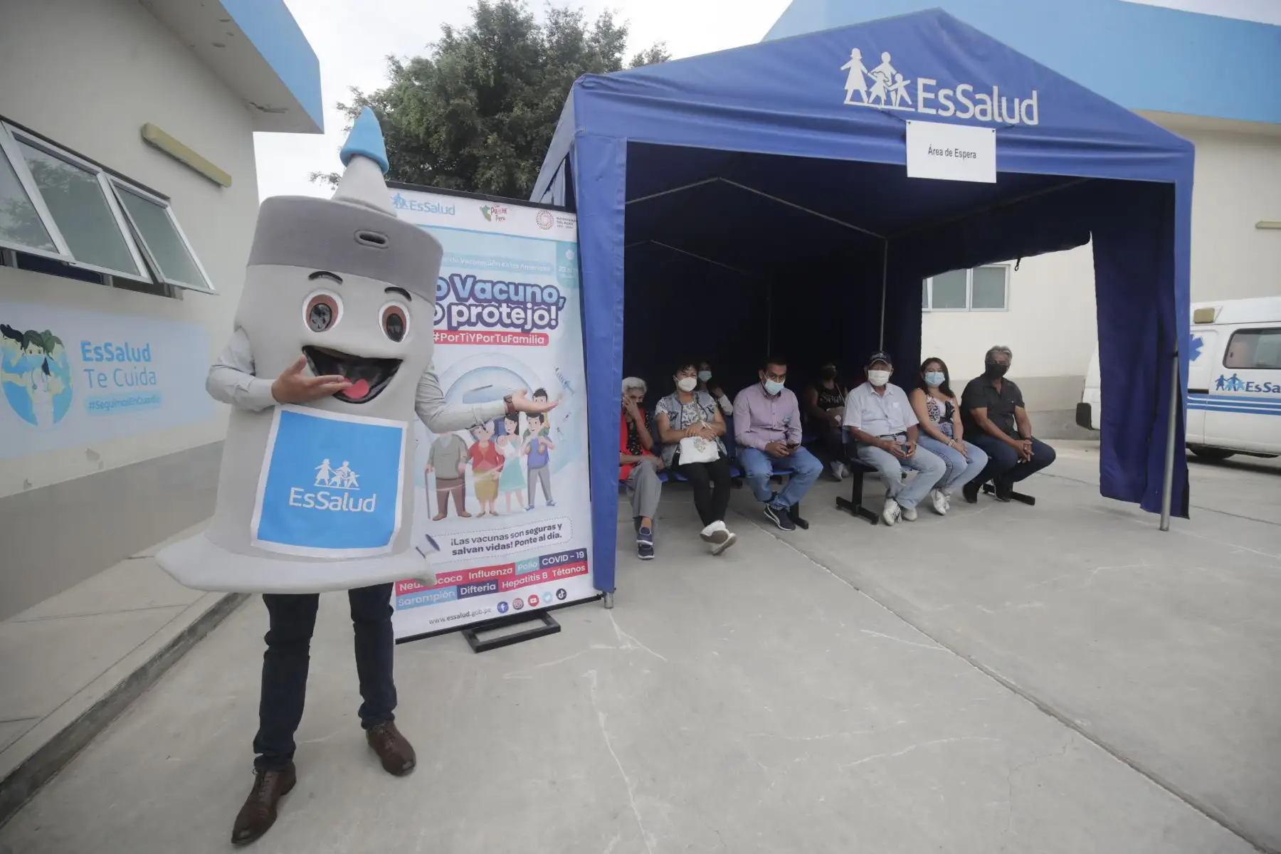Essalud presentó nuevo punto de vacunación para población que no completó su esquema de inmunización en Jesús María.

Foto:ANDINA/Juan Carlos Guzmán Negrini