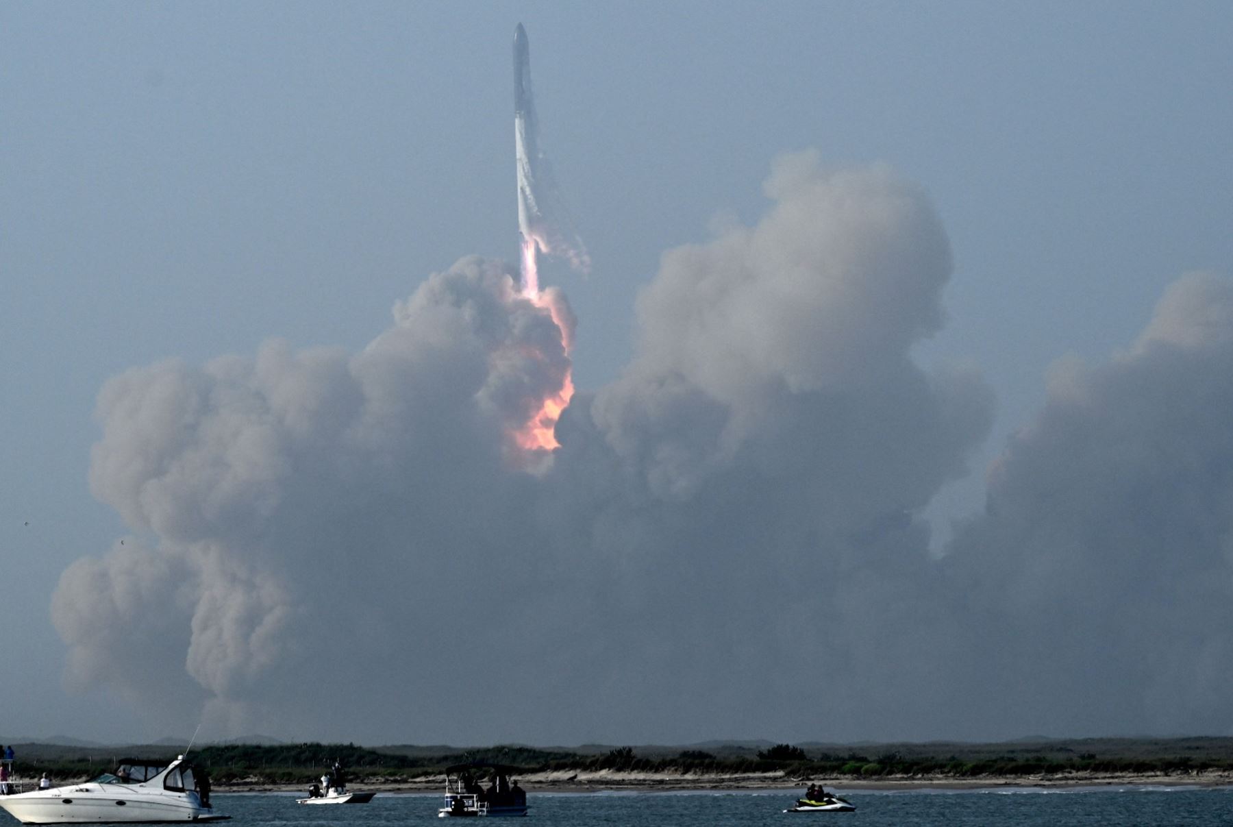 El 20 de abril se realizó una prueba de despegue de Starship, y fue un éxito aunque luego explotó. Foto: AFP