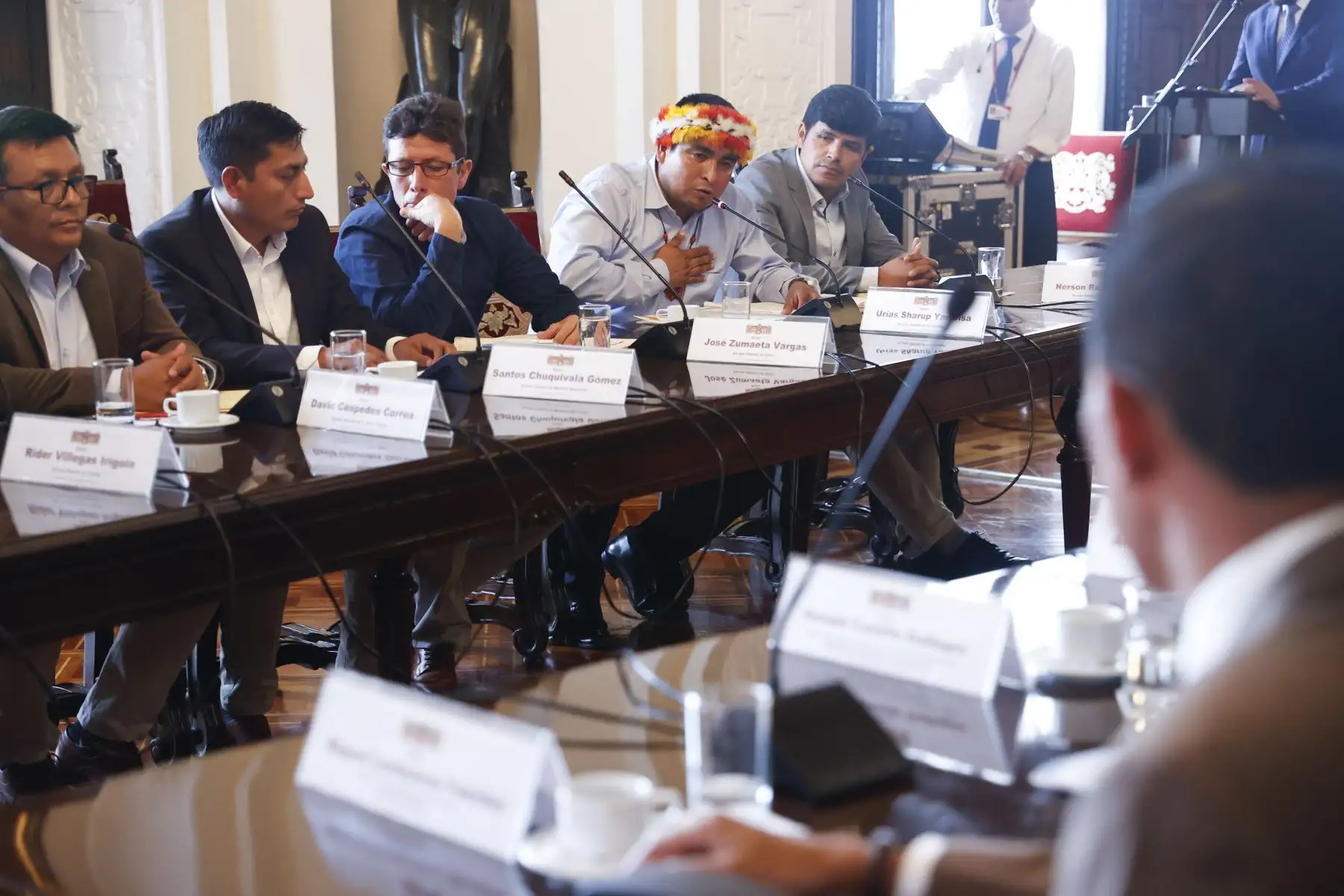 La presidenta Dina Boluarte se reunió con el gobernador regional de Amazonas, Gilmer Horna, y alcaldes de dicha región, con quienes dialogó sobre la ejecución de proyectos de conectividad, salud y educación.
Foto: ANDINA/Presidencia Perú