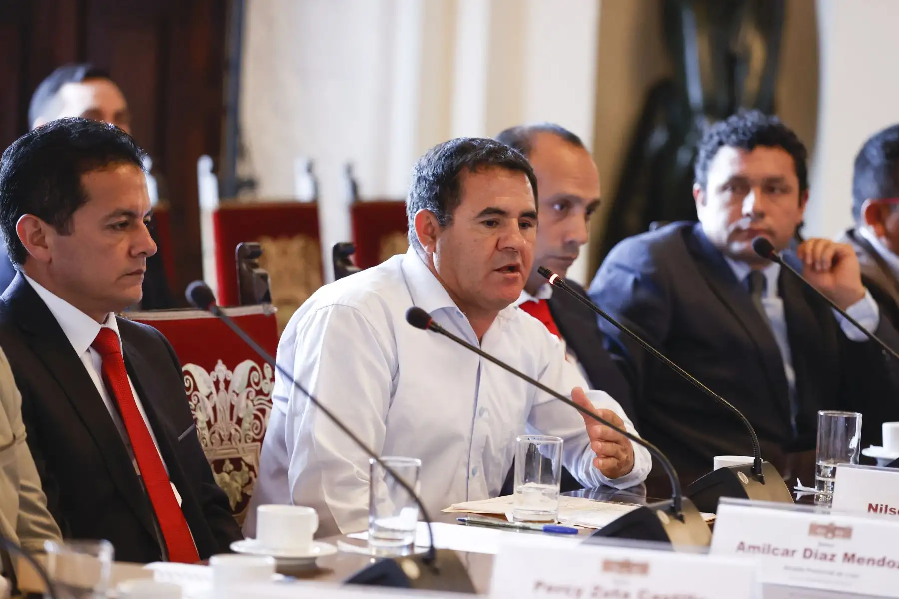 La presidenta Dina Boluarte se reunió con el gobernador regional de Amazonas, Gilmer Horna, y alcaldes de dicha región, con quienes dialogó sobre la ejecución de proyectos de conectividad, salud y educación.
Foto: ANDINA/Presidencia Perú