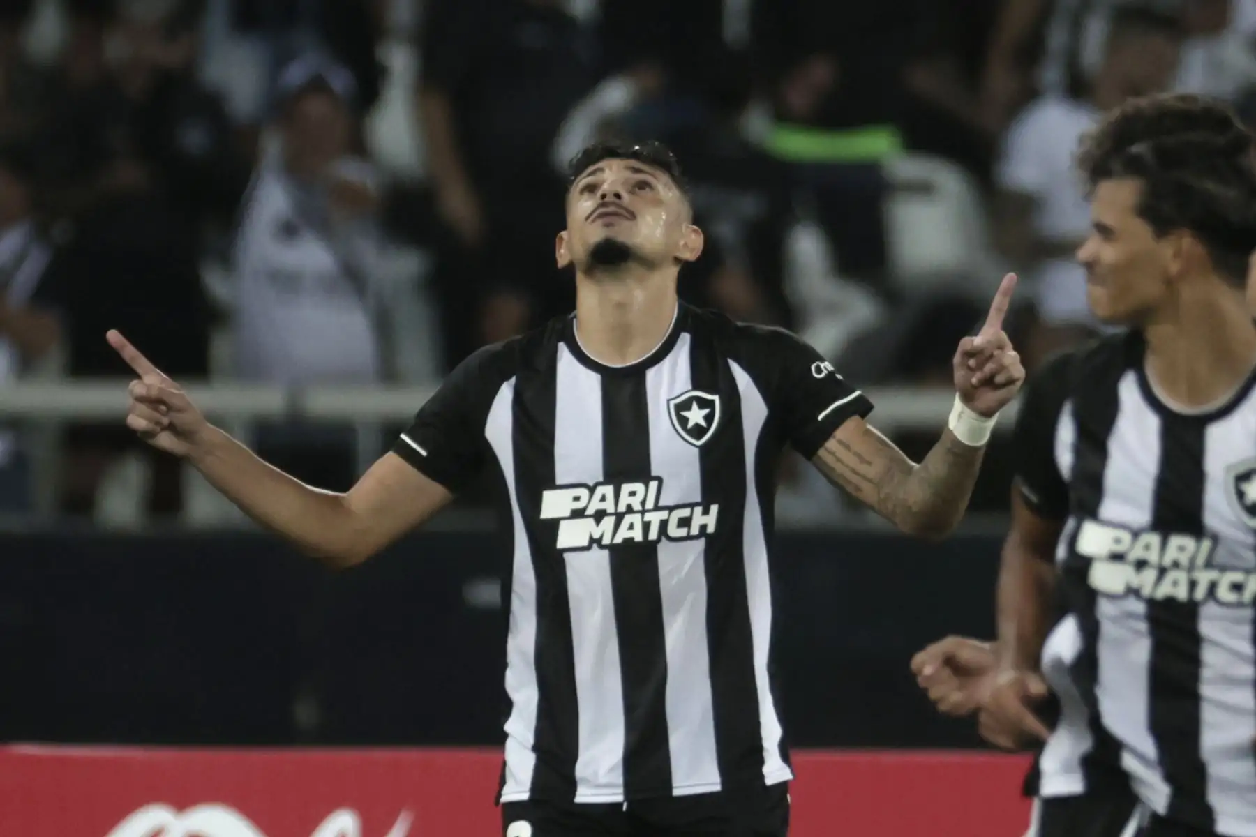 Tiquinho de Botafogo celebra un gol hoy, en un partido de la fase de grupos de la Copa Sudamericana en el estadio Nilton Santos en Río de Janeiro, Brasil.
Foto: EFE
