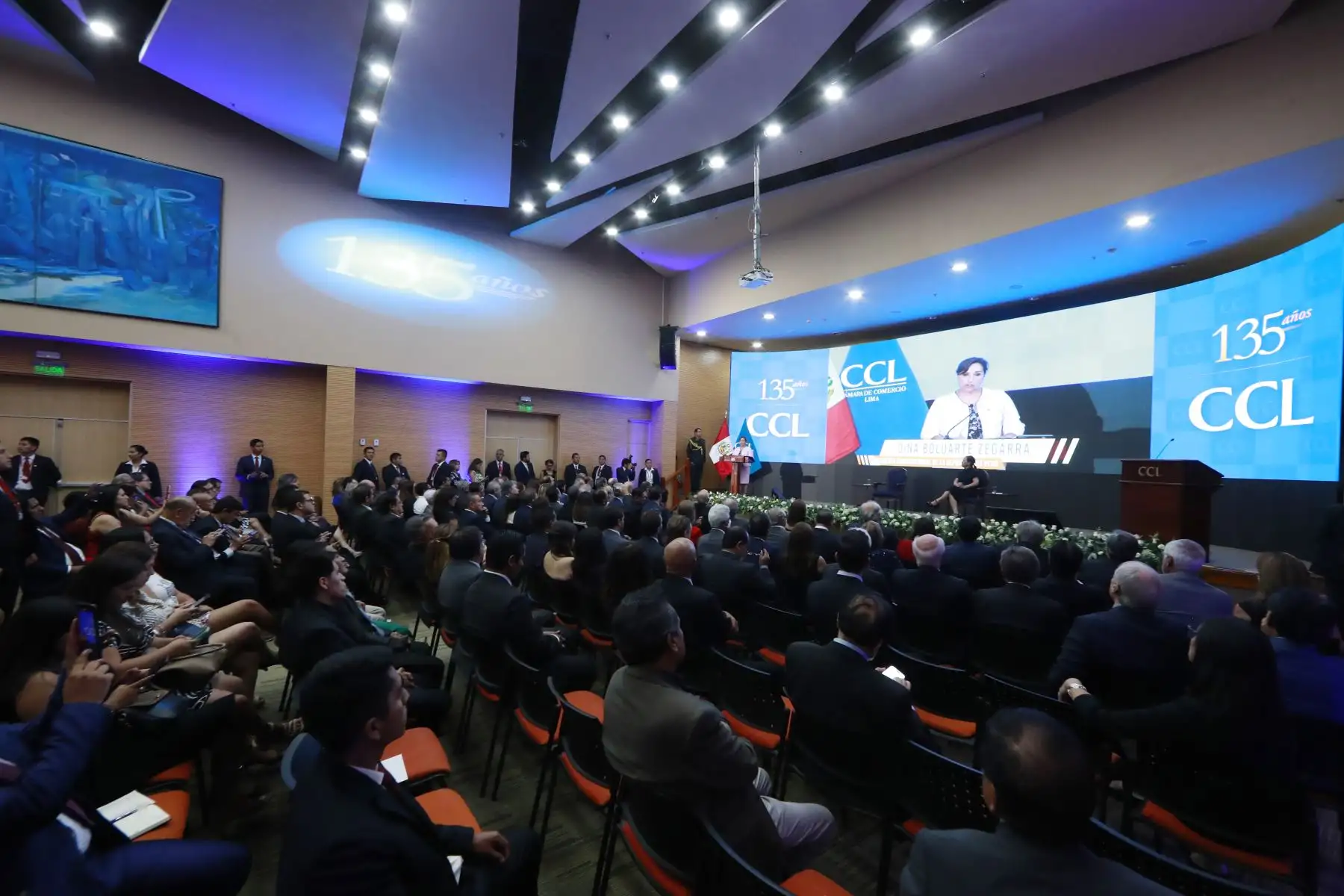 La presidenta, Dina Boluarte, participa en la ceremonia por el 135.° aniversario de la Cámara de Comercio de Lima y Día del Comercio.
Foto: ANDINA/Presidencia Perú