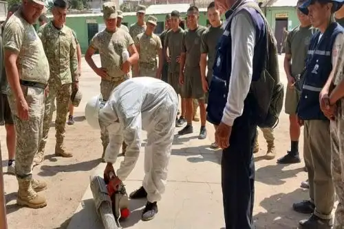 Dirección Ejecutiva de Salud Ambiental de Lambayeque capacitan al personal del Ejército sobre las principales intervenciones de prevención y control del dengue.