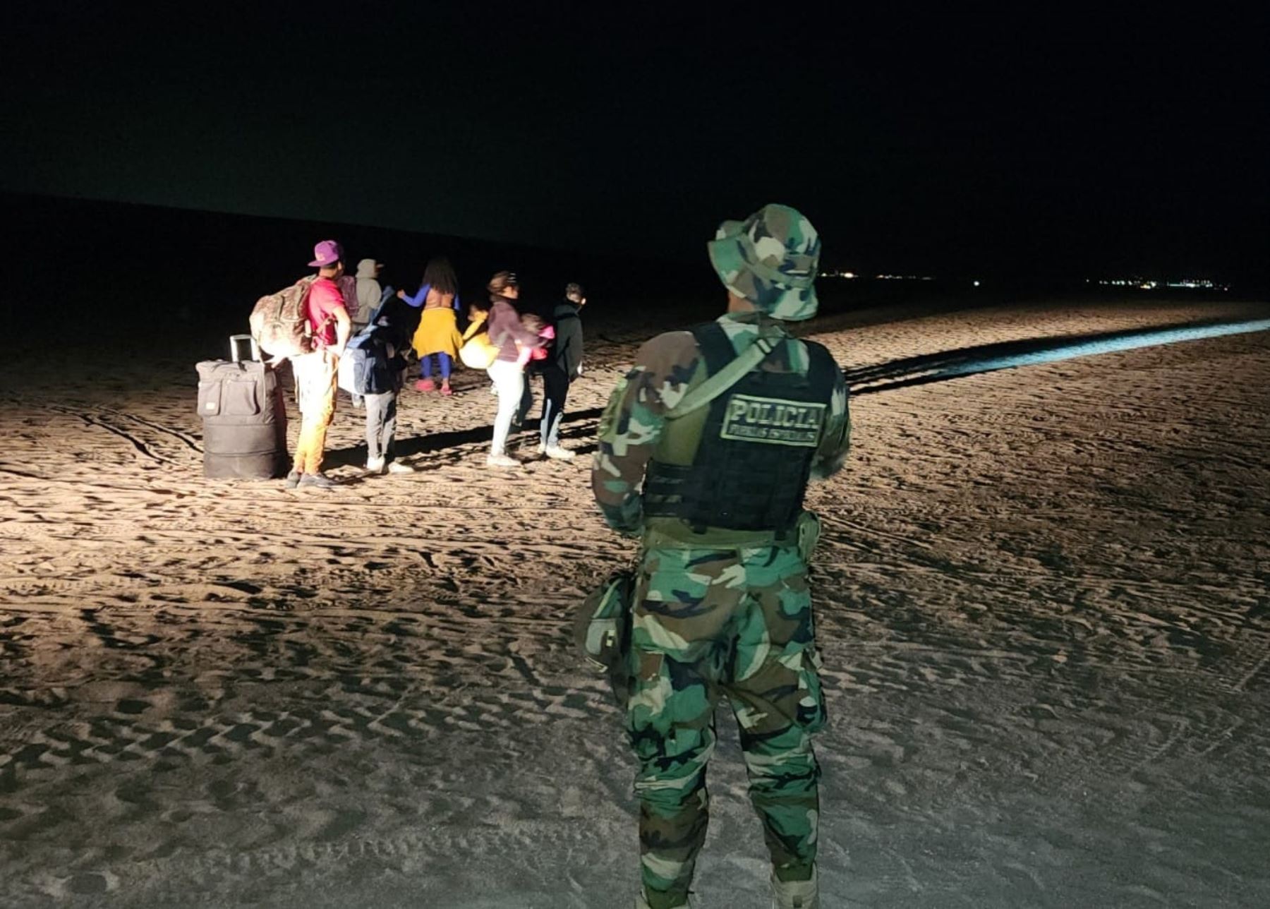 Con apoyo del Gore Tacna, la Policía Nacional refuerza seguridad en la frontera con Chile ante presencia de ciudadanos extranjeros varados.