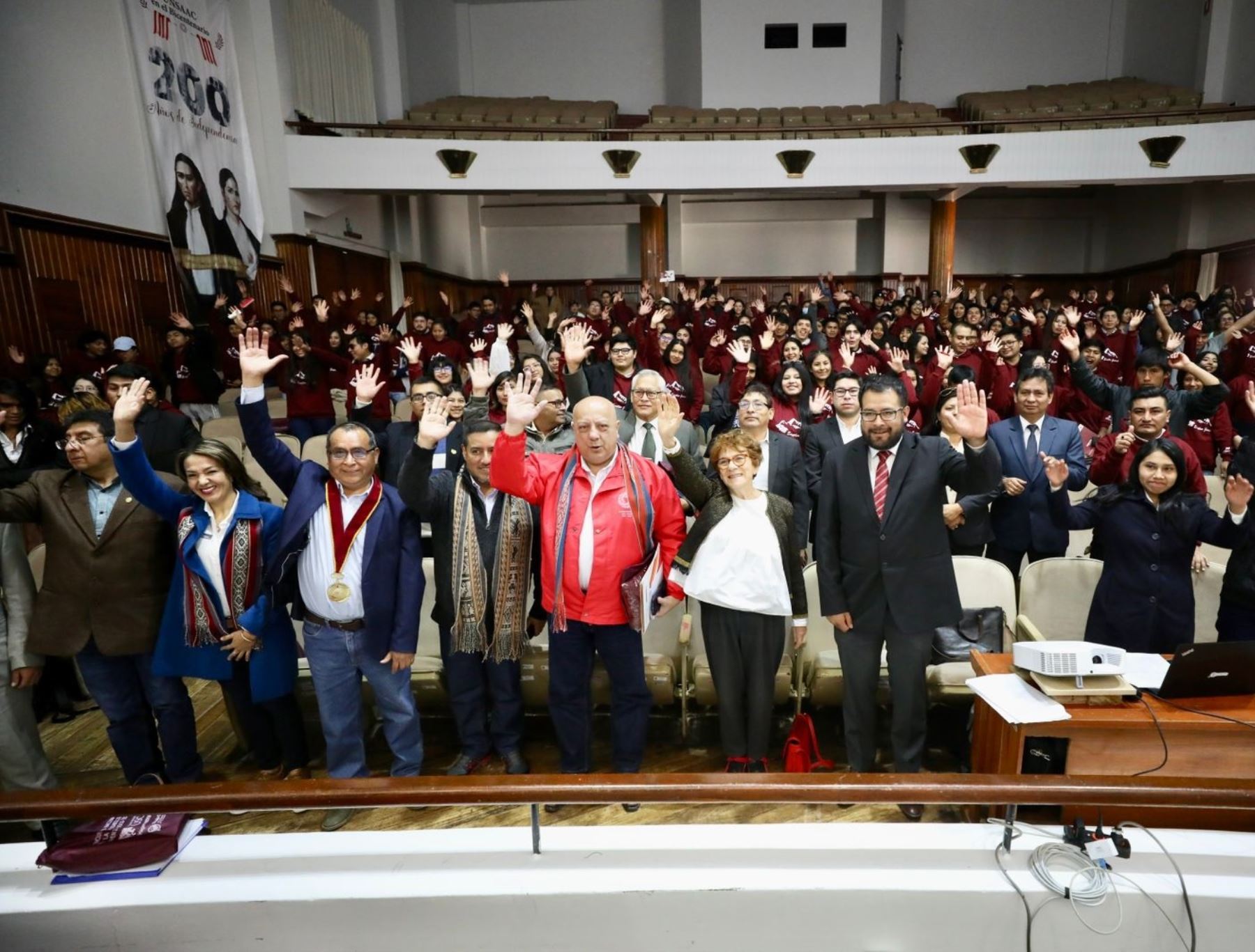 Durante Encuentro Nacional de Jóvenes para el Diálogo Sociolaboral, celebrado en Cusco, el ministro de Trabajo, Alberto Adrianzén, anunció que se brindará capacitación laboral gratuita a más de 700 jóvenes cusqueños. ANDINA/Difusión