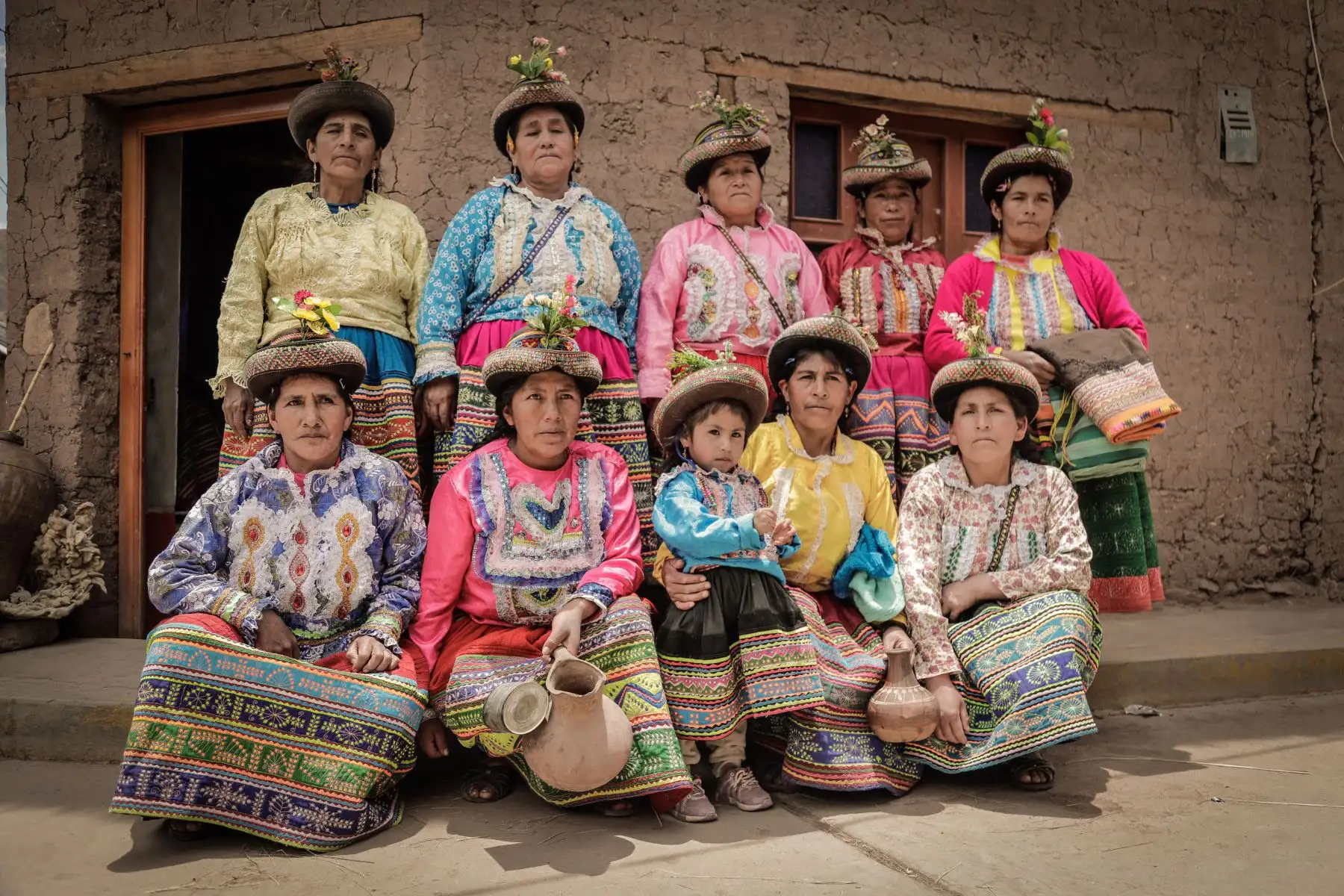 El pueblo Sarhua, ubicado en la provincia ayacuchana de Víctor Fajardo, resalta por su cultura viva expresada en su artesanía, vestimenta, idioma y demás usos y costumbres que lo dotan de una gran singularidad. Foto: ANDINA/Ministerio de Comercio Exterior y Turismo