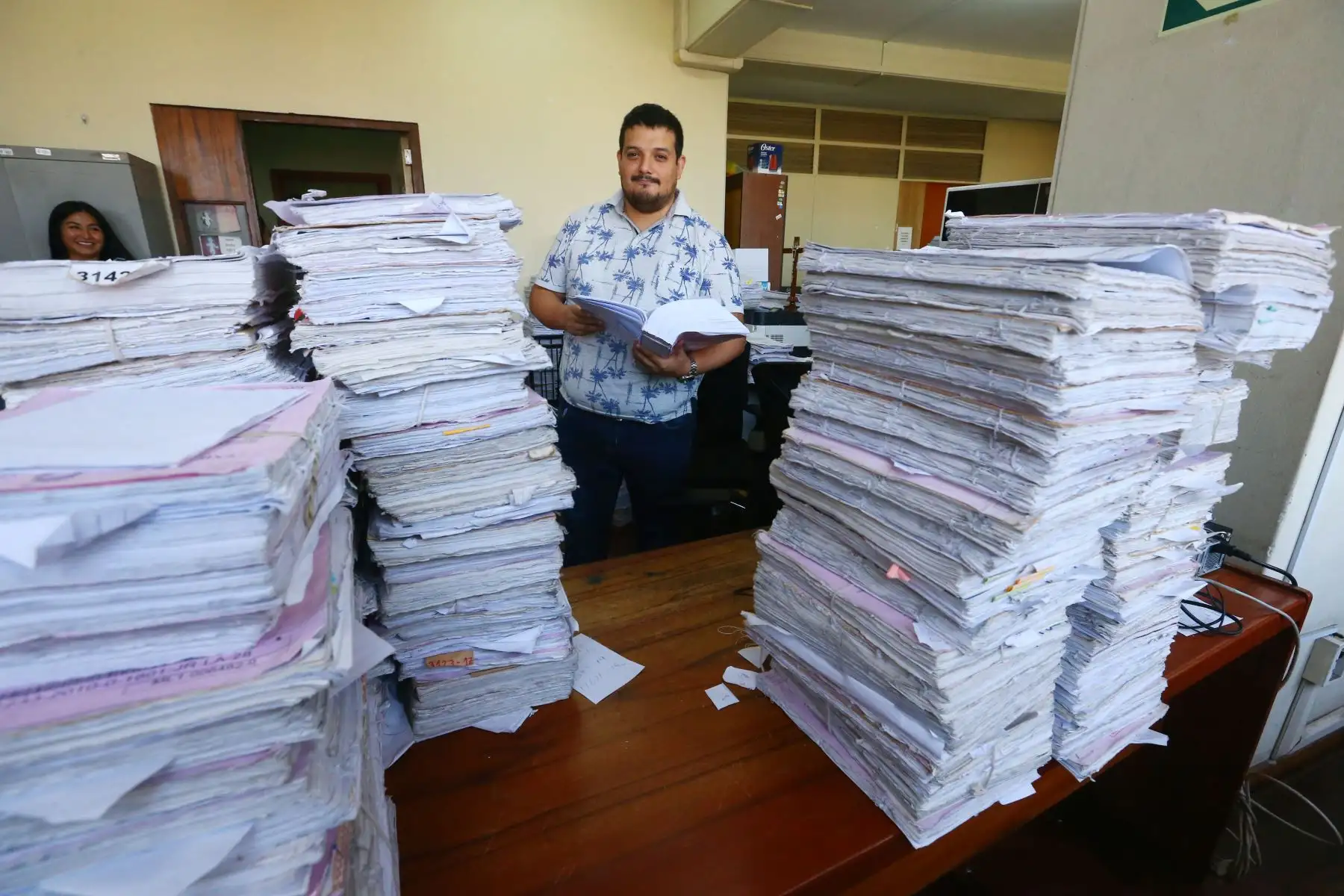Presidente del Poder Judicial, Javier Arévalo Vela, supervisa realización de la Segunda Maratón Judicial Voluntaria 2023 de la Corte de Lima, actividad promovida para reducir carga procesal. Lugar: Sede Javier Alzamora, en Cercado.

Foto: ANDINA/Eddy Ramos