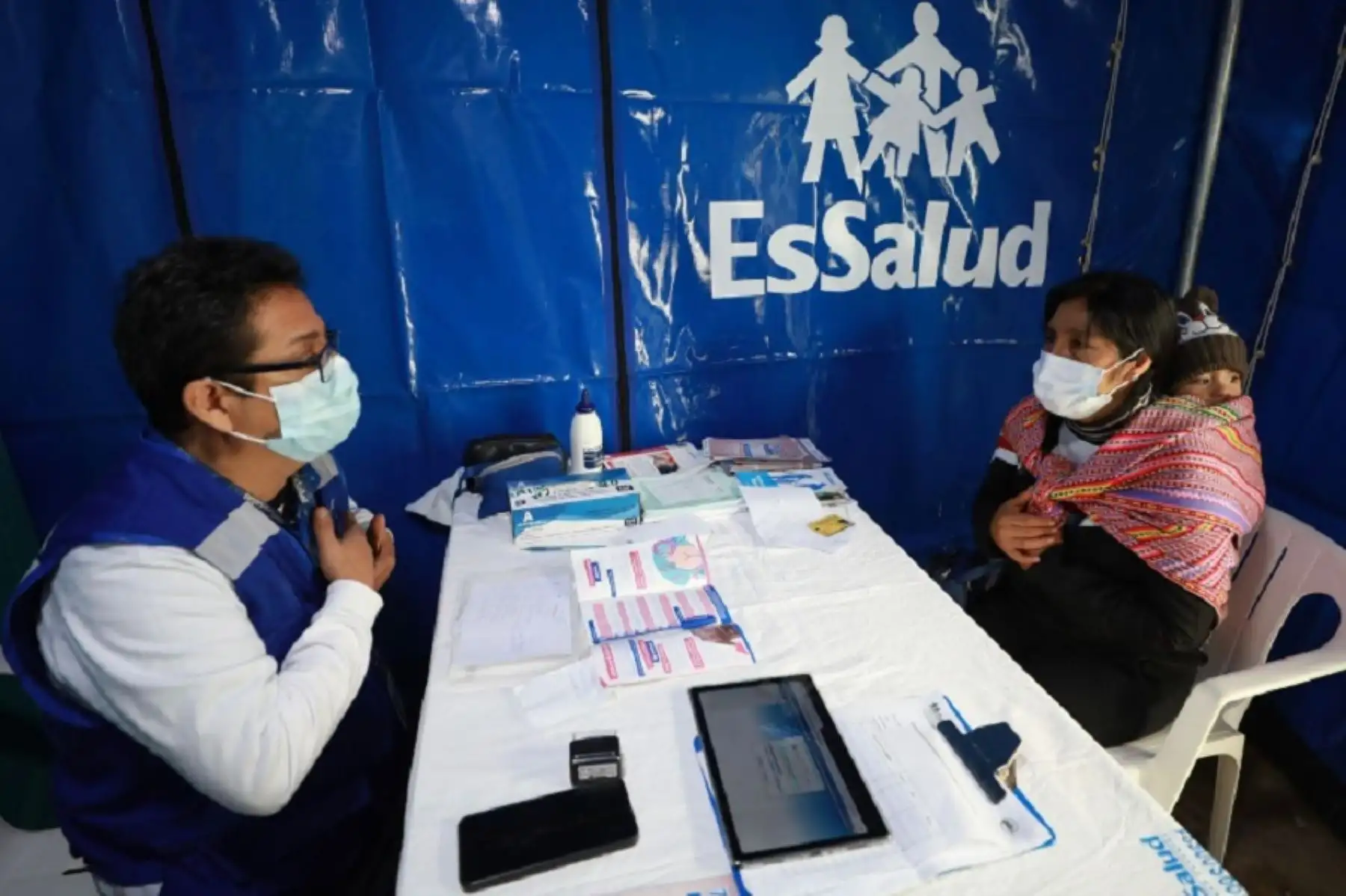 El Seguro Social de Salud (EsSalud) llegó a la provincia de Tarma, en la región Junín, para instalar el Hospital Perú, centro de salud itinerante que proyecta atender a más de 1,200 asegurados hasta mañana domingo 23 de abril, en sus distintas especialidades.