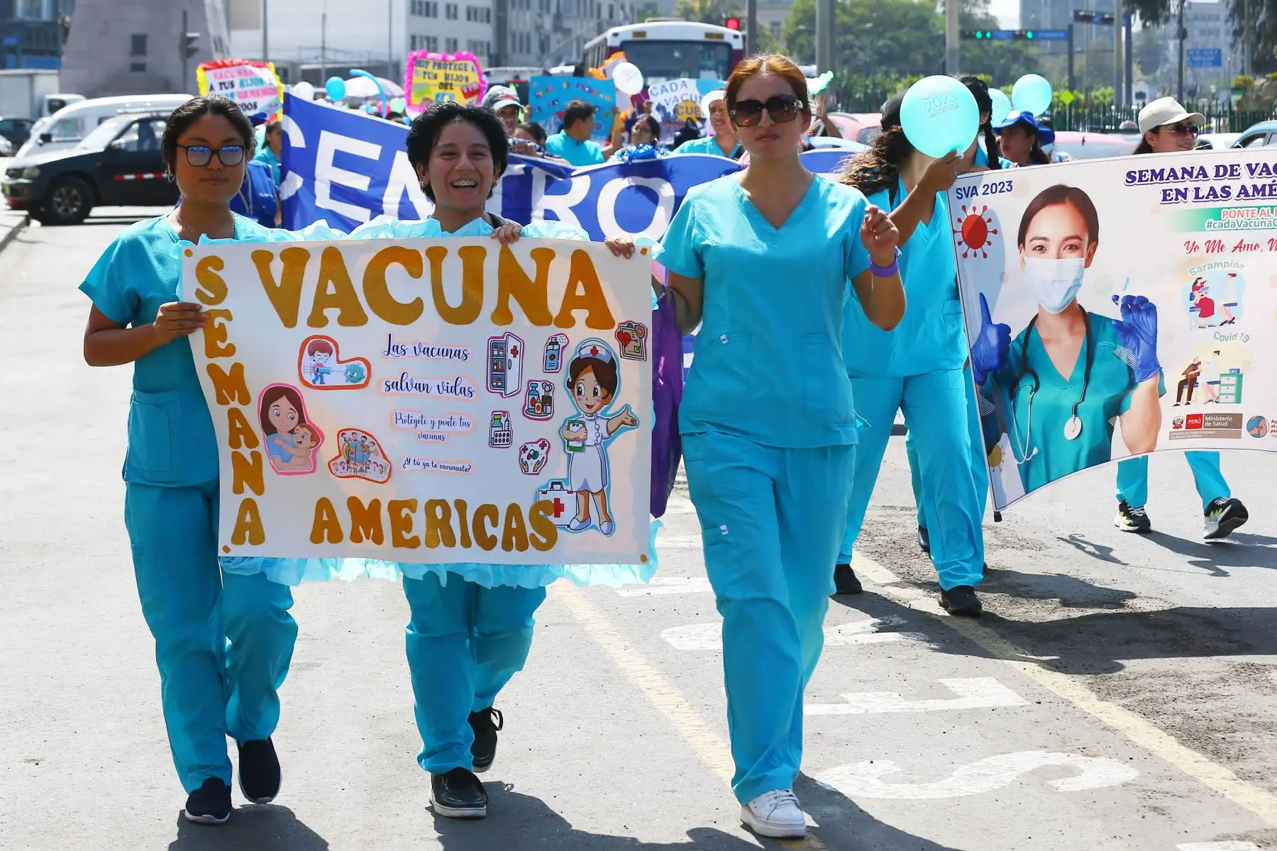 Inicia la Semana de la Vacunación en las Américas, que se desarrollará del 22 al 29 de abril en Lima y otras regiones, donde podrán completar todas sus vacunas y acceder a servicios de salud. Este año se tiene como meta vacunar a 330 000 niñas, niños y personas de diferentes edades de todo el país.
Foto: ANDINA/Eddy Ramos