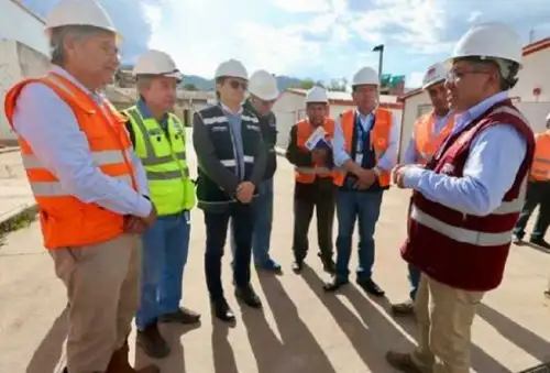 De acuerdo al compromiso asumido por el Ministerio de Salud y su Programa Nacional de Inversiones en Salud (Pronis), así como el Gobierno Regional del Cusco, hoy se realizó una nueva sesión del Comité de Monitoreo y Seguimiento del proyecto para la culminación del Hospital Antonio Lorena.