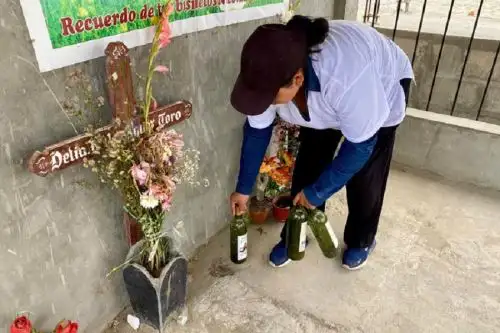 La lucha contra el vector que transmite el dengue se mantiene sin tregua en la ciudad de Casma. En un trabajo articulado con la Municipalidad de Casma, Red de Salud Pacifico Sur y Beneficencia Pública, se ejecutó una campaña de recojo de inservibles en el cementerio general de esta ciudad.