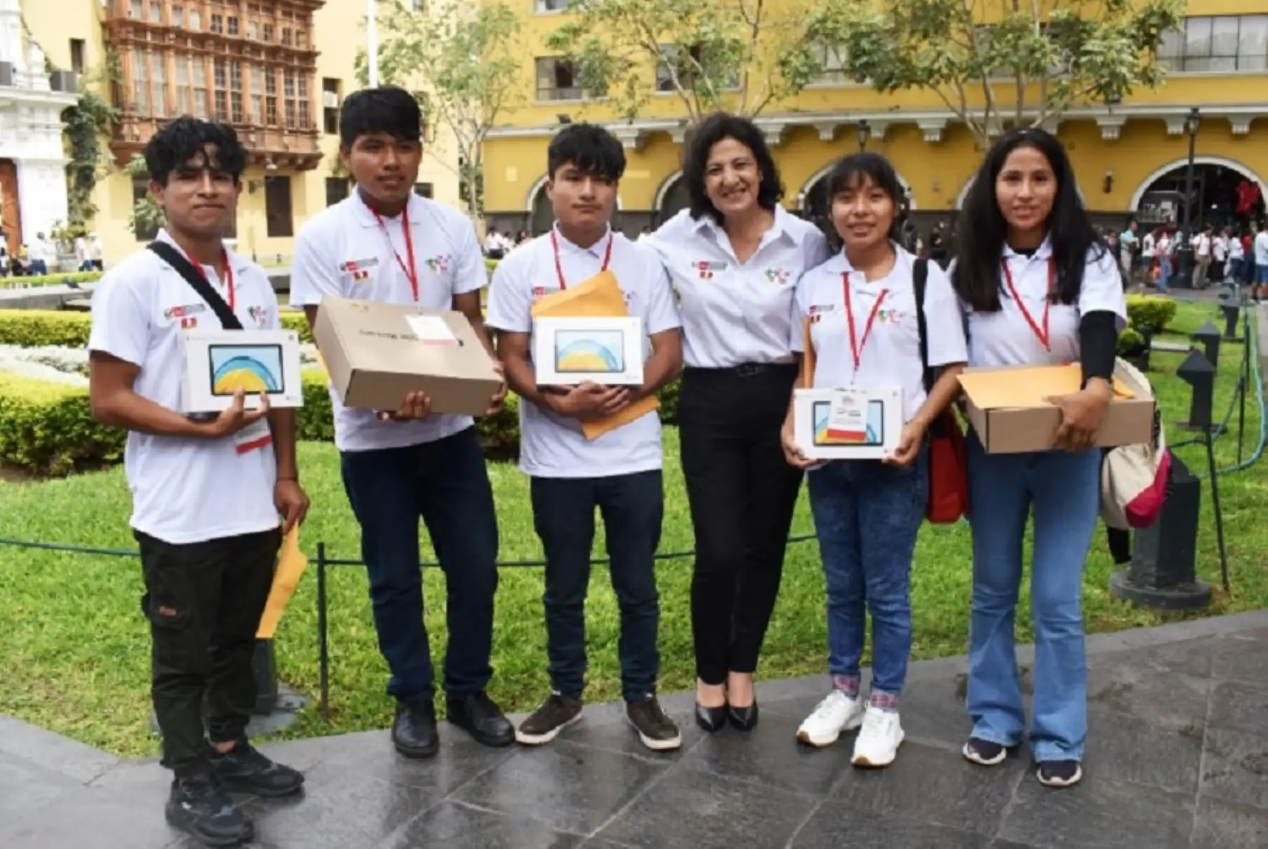 Ocho jóvenes de la región Junín, pertenecientes a hogares afiliados al programa Juntos, del Ministerio de Desarrollo e Inclusión Social (Midis), accedieron a una beca integral de estudios superiores del Programa Nacional de Becas y Crédito Educativo (Pronabec).