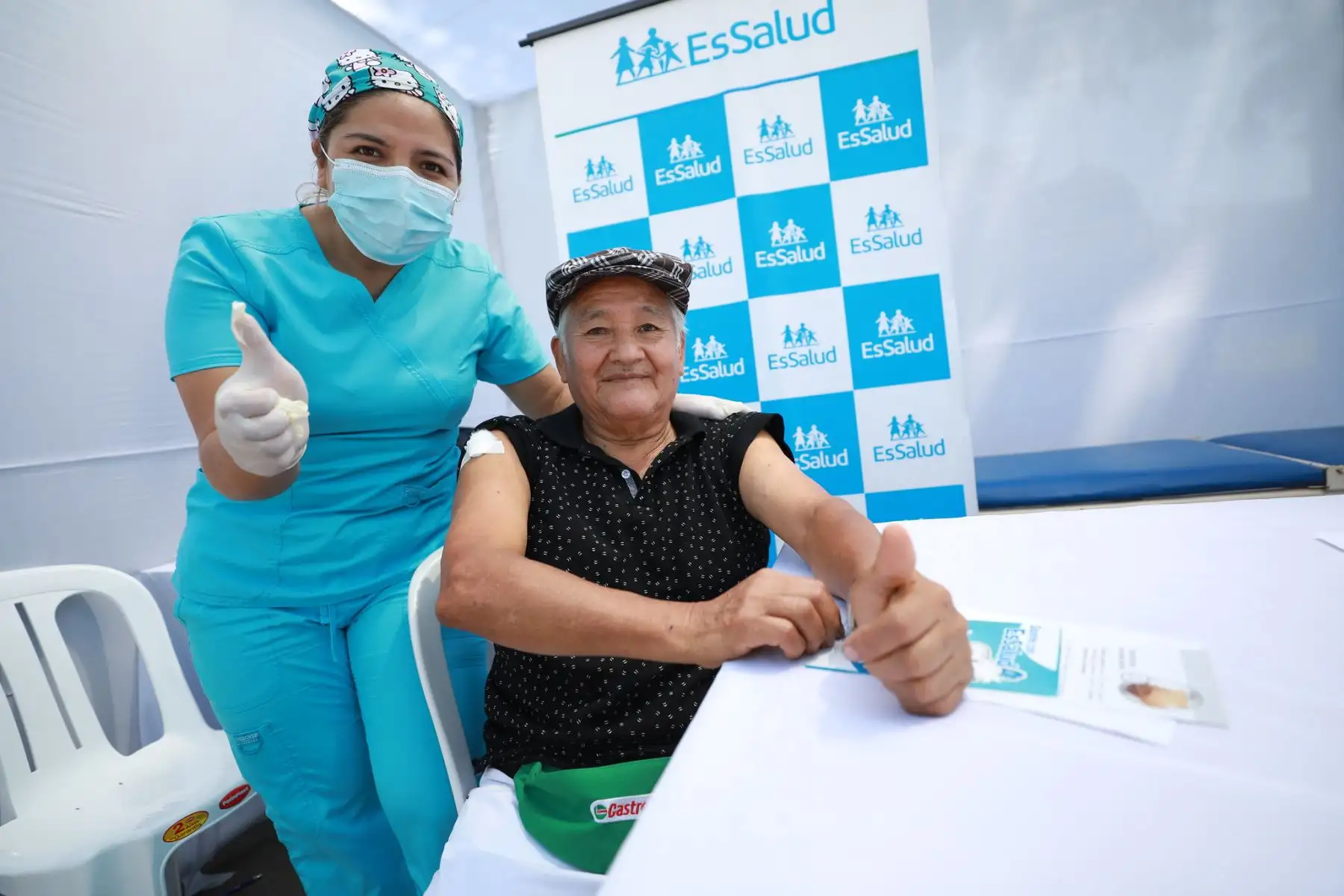 Con el lema ¡Muévete por tu salud!, el Seguro Social de Salud (EsSalud) llevó a cabo la Gran jornada de actividad física en el Parque de la Exposición de Lima, donde se realizaron distintas dinámicas que alegraron a más de 500 asegurados de los distintos grupos etarios: niños, jóvenes, adultos y adultos mayores. Foto: ANDINA/EsSalud