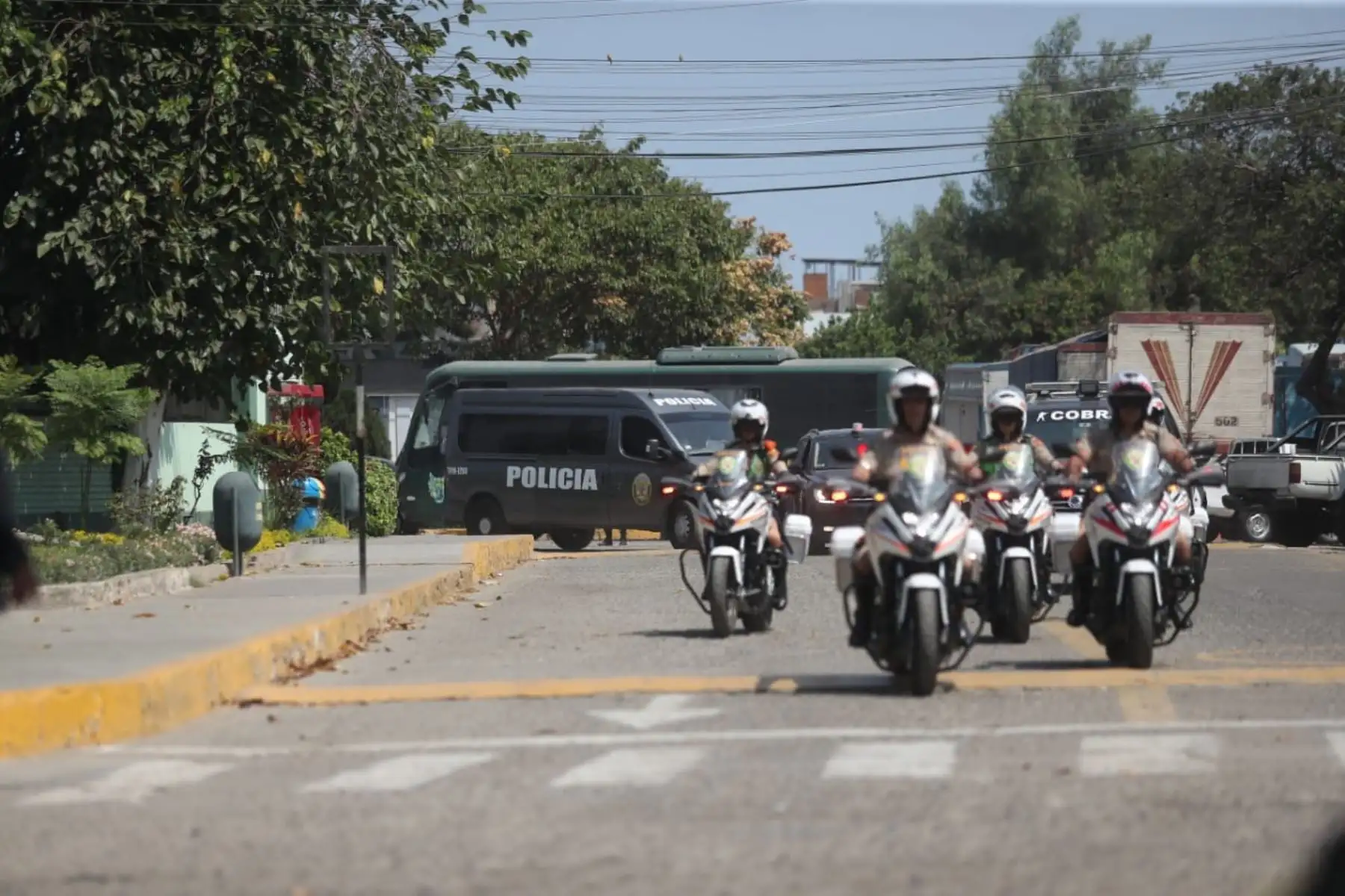 Ex presidente Alejandro Toledo llega  a la sede de la Corte Superior Nacional donde se realizará la audiencia de control de identidad del ex – mandatario. Foto: ANDINA/ Ricardo Cuba