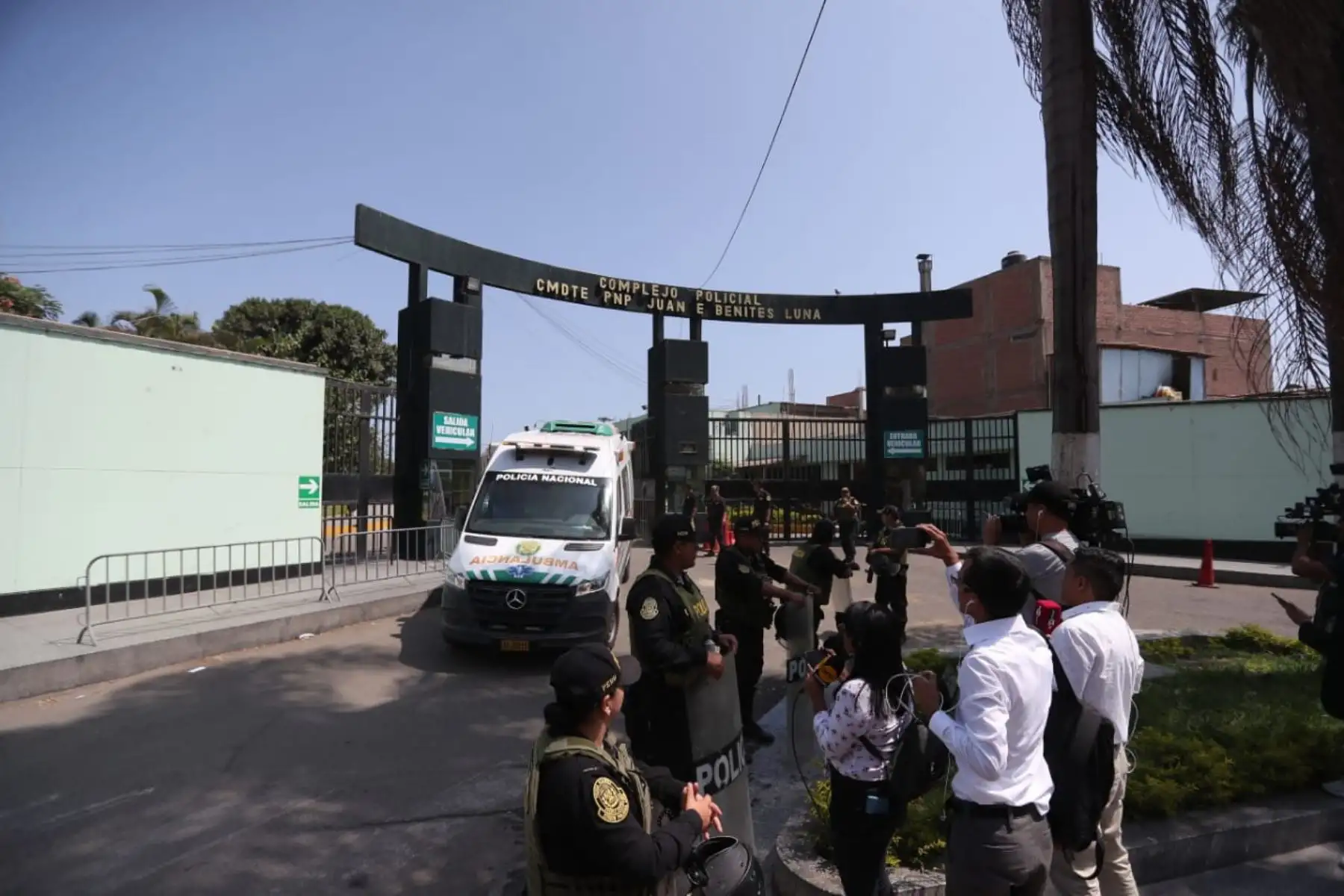 Ex presidente Alejandro Toledo llega  a la sede de la Corte Superior Nacional donde se realizará la audiencia de control de identidad del ex – mandatario. Foto: ANDINA/ Ricardo Cuba