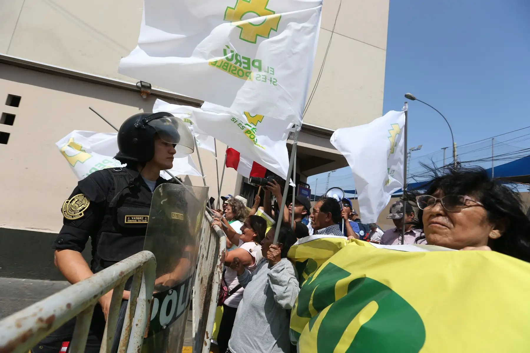 Ex presidente Alejandro Toledo es trasladado a la sede de la Corte Superior Nacional donde se realizará la audiencia de control de identidad del ex – mandatario.
Foto: ANDINA/Tatiana Gamarra