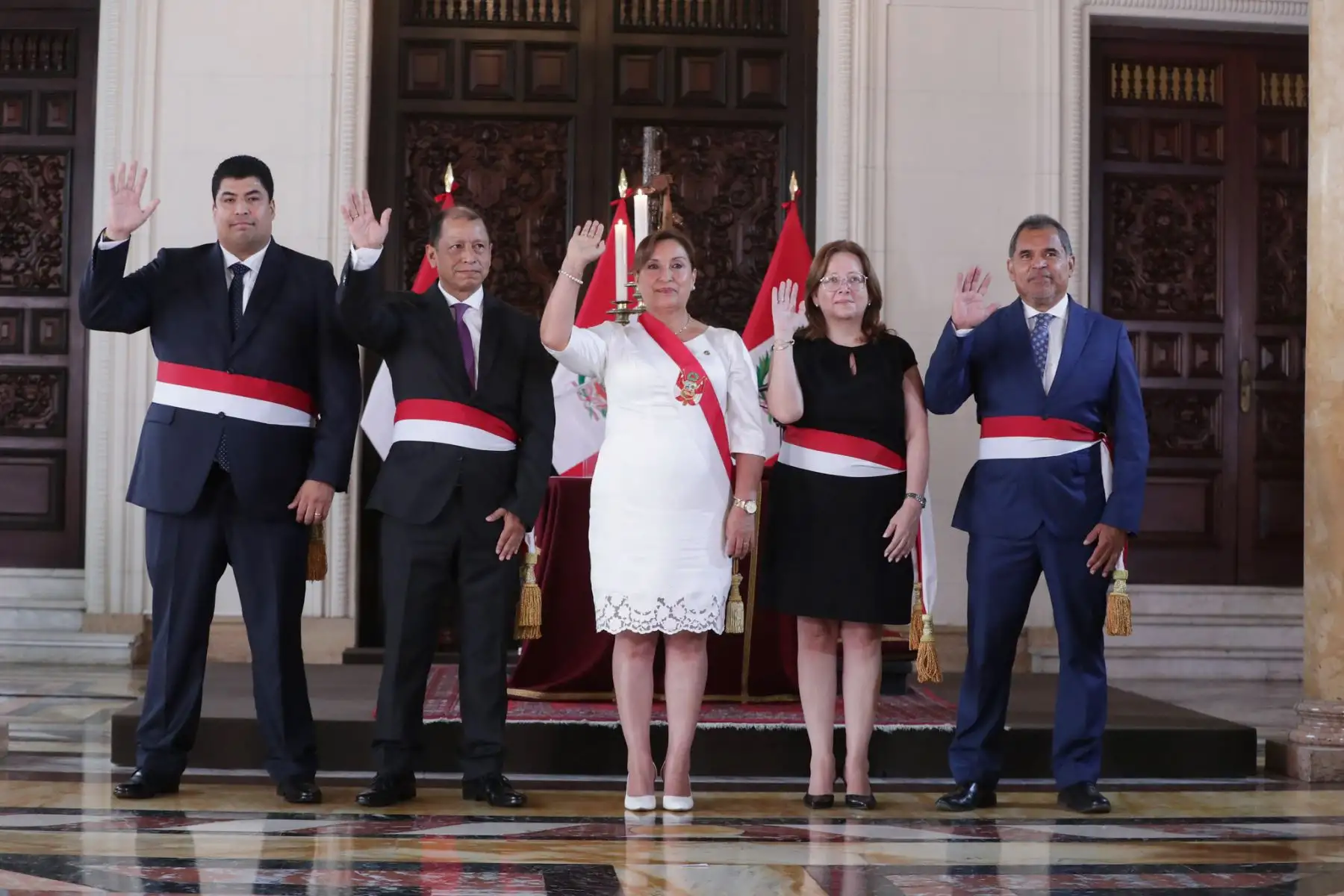 La presidenta de la República, Dina Boluarte, tomó juramento a los ministros de Estado de las carteras de Justicia y Derechos Humanos, Educación, Trabajo y Promoción del Empleo, así como de Comercio Exterior y Turismo.
Foto: ANDINA/Prensa Presidencia