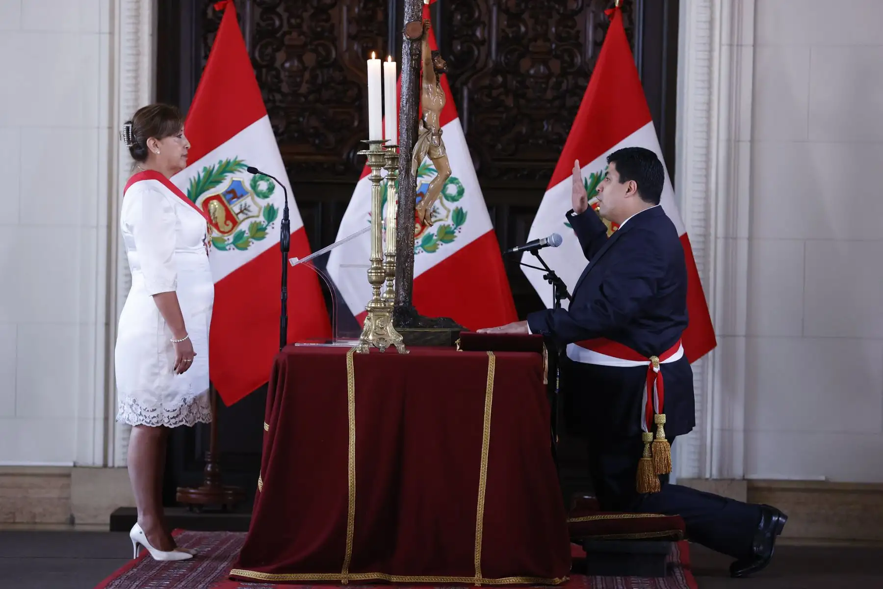 La presidenta de la República, Dina Boluarte, tomó juramento a Antonio Fernando Varela Bohórquez como nuevo ministro de Trabajo y Promoción del Empleo, en ceremonia realizada en Palacio de Gobierno.
Foto: ANDINA/ Prensa Presidencia