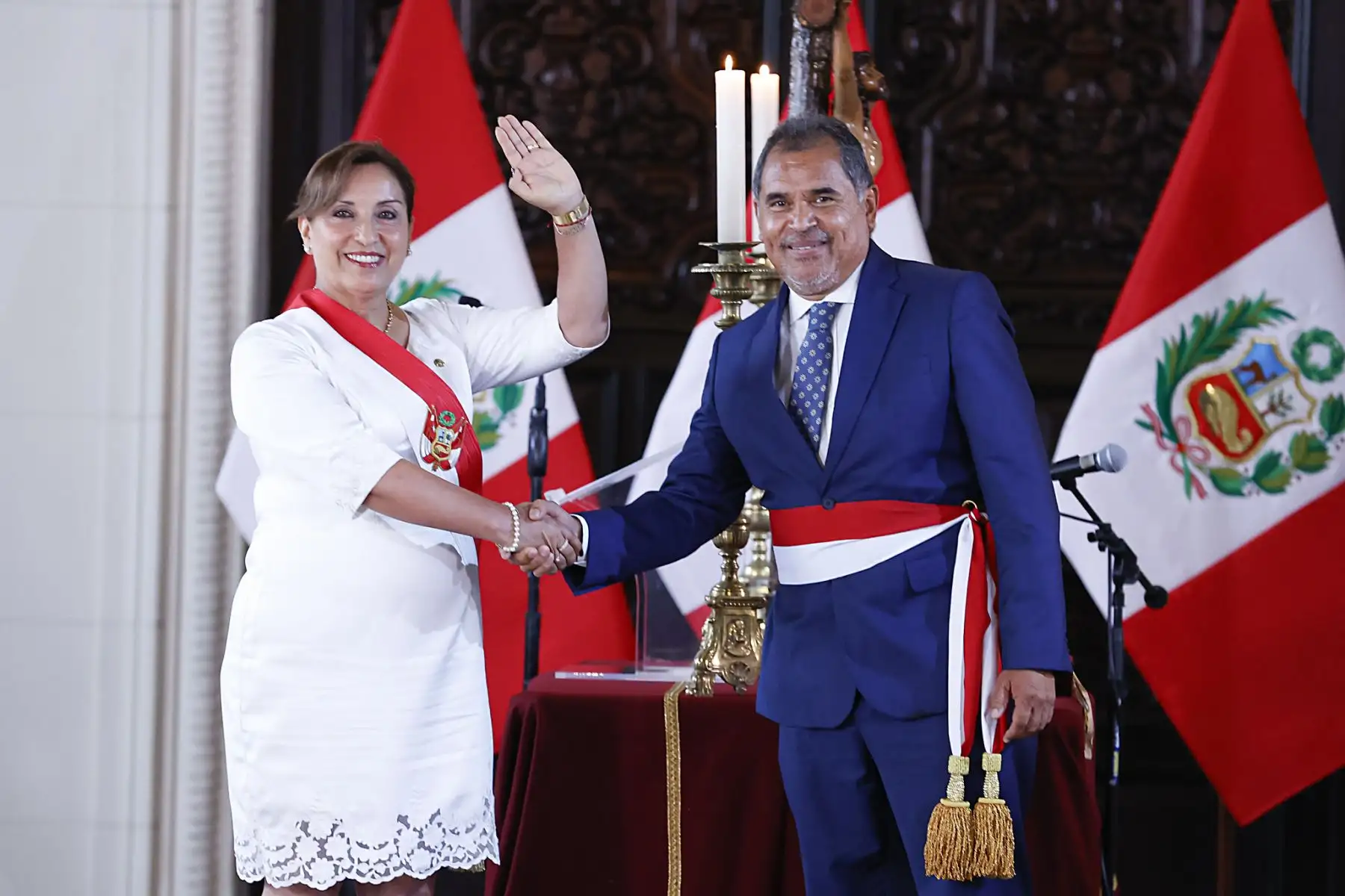 La presidenta de la República, Dina Boluarte, tomó juramento a Juan Carlos Mathews Salazar como nuevo ministro de Comercio Exterior y Turismo, en una ceremonia realizada en la sede de Palacio de Gobierno.
Foto: ANDINA/Prensa Presidencia