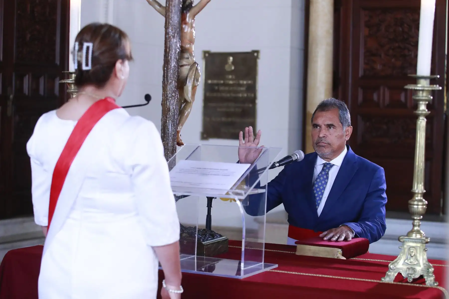 La presidenta de la República, Dina Boluarte, tomó juramento a Juan Carlos Mathews Salazar como nuevo ministro de Comercio Exterior y Turismo, en una ceremonia realizada en la sede de Palacio de Gobierno.
Foto: ANDINA/Prensa Presidencia