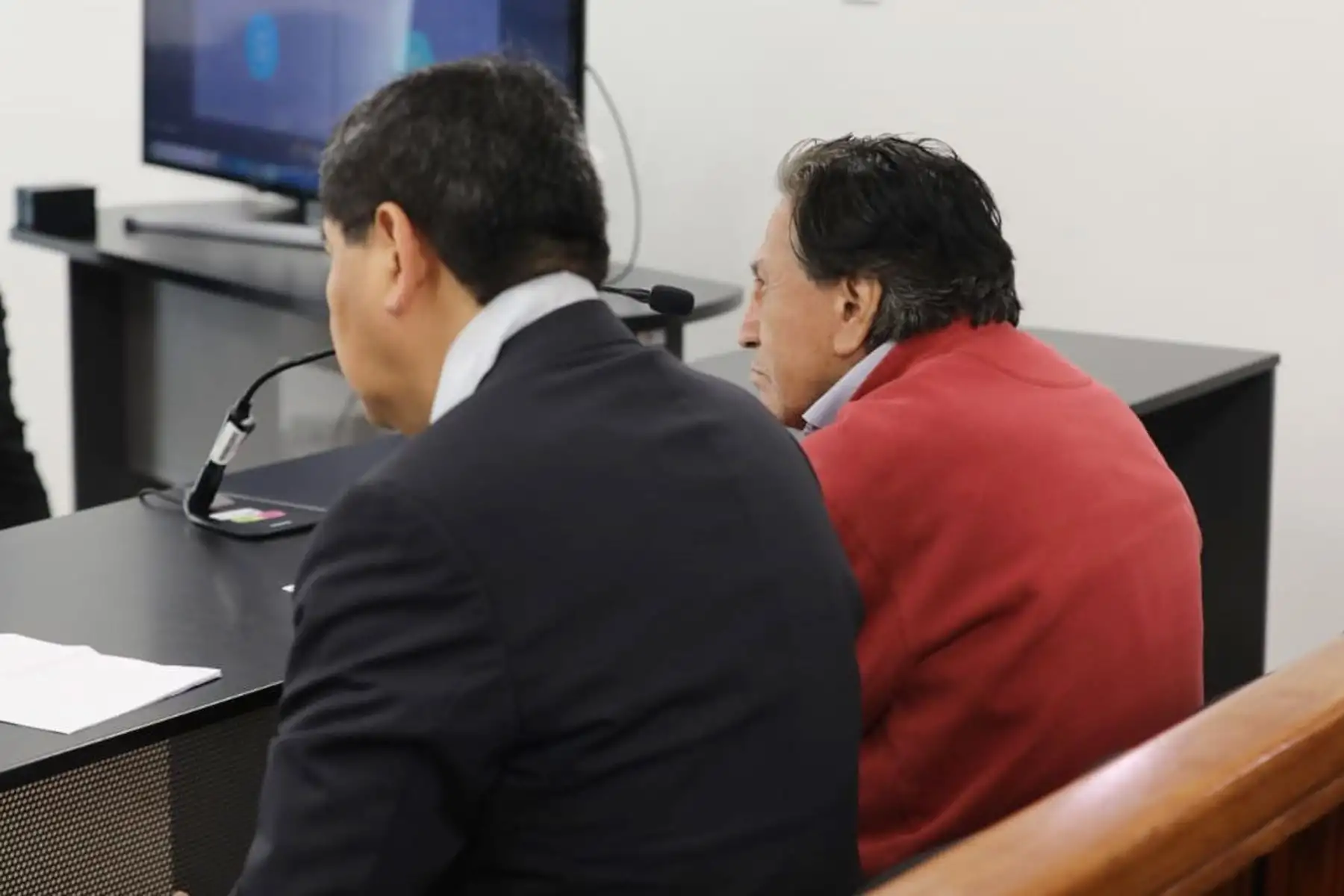 El Poder Judicial, a través de la jueza penal de turno de la Corte Superior Nacional, Margarita Salcedo Guevara, cumple con realizar el procedimiento de control de identidad al expresidente Alejandro Toledo Manrique tras ser extraditado de Estados Unidos.
Foto: Poder Judicial