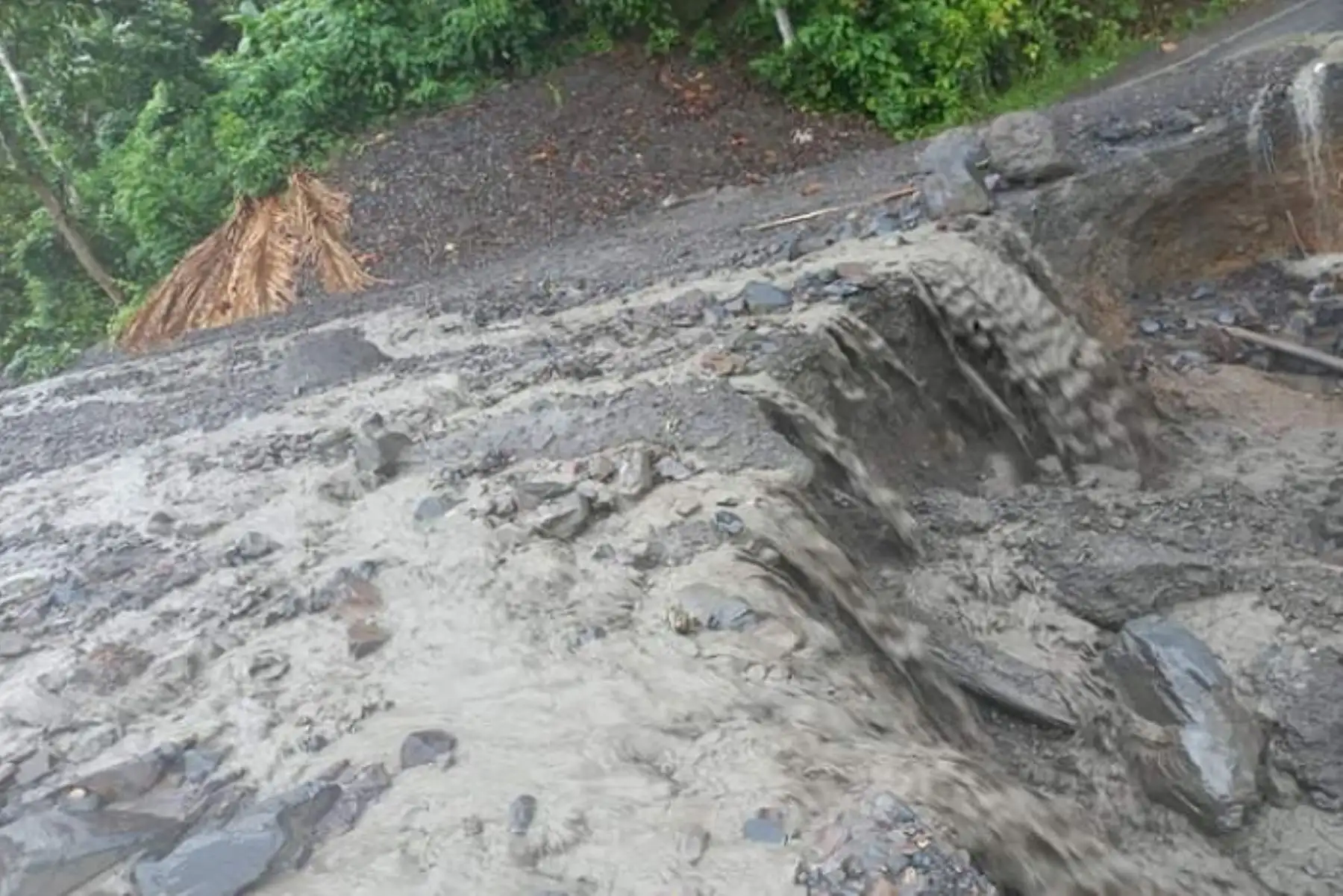 Ayacucho: activación de quebradas por lluvias dejó varias comunidades aisladas