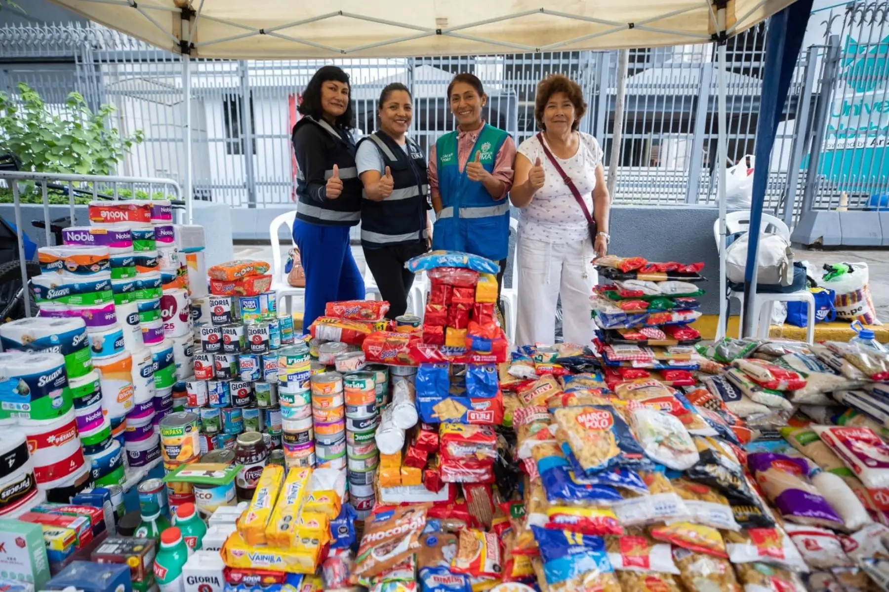 La Municipalidad de Lima organizó la carrera Lima Corre 5k por los damnificados de los huaicos. En horas de la mañana, cientos de deportistas llegaron con donativos hasta el parque Washington, donde se dio inicio a esta gran actividad.
Foto: ANDINA/Muni Lima