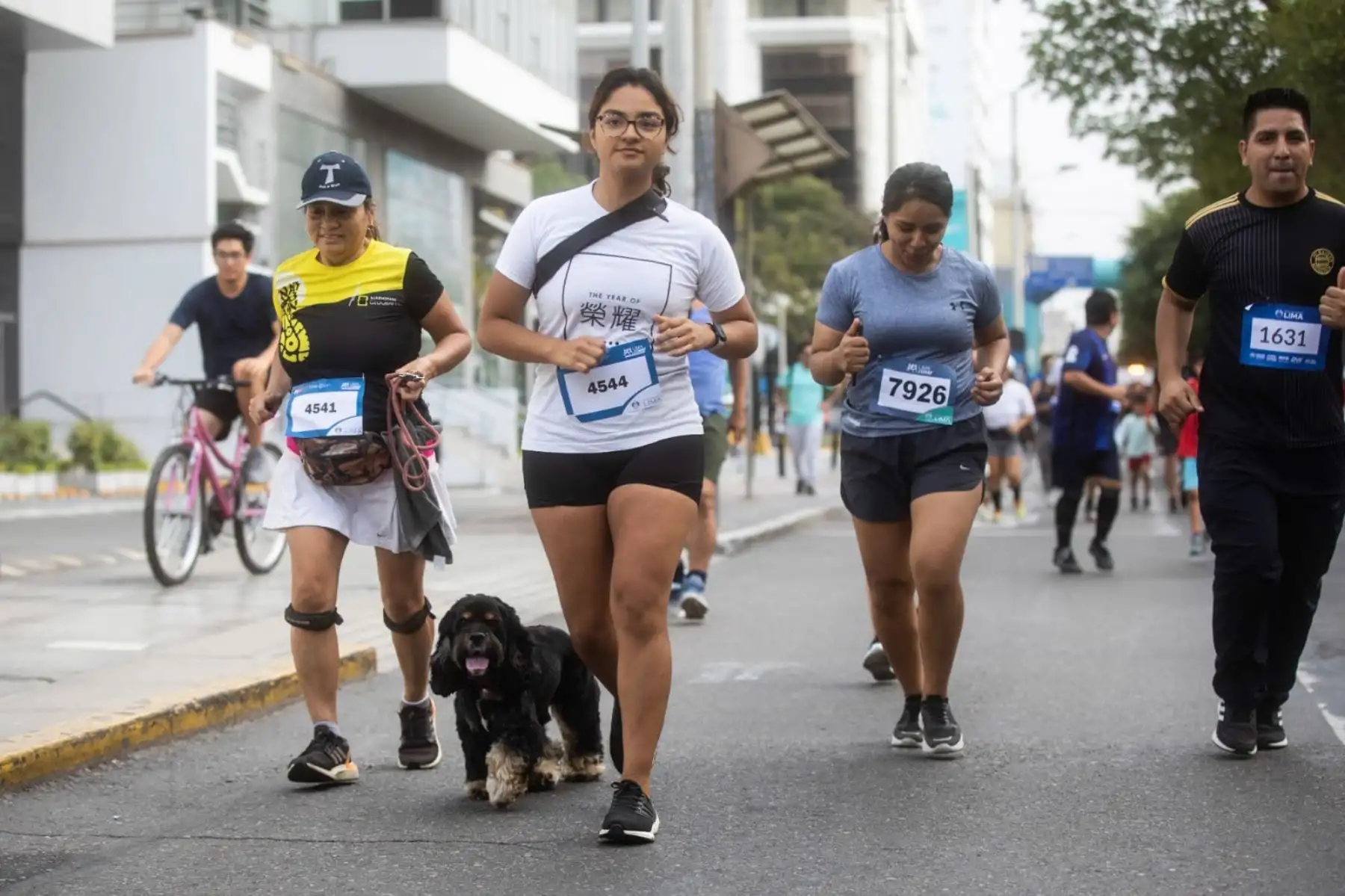 La Municipalidad de Lima organizó la carrera Lima Corre 5k por los damnificados de los huaicos. En horas de la mañana, cientos de deportistas llegaron con donativos hasta el parque Washington, donde se dio inicio a esta gran actividad.
Foto: ANDINA/Muni Lima