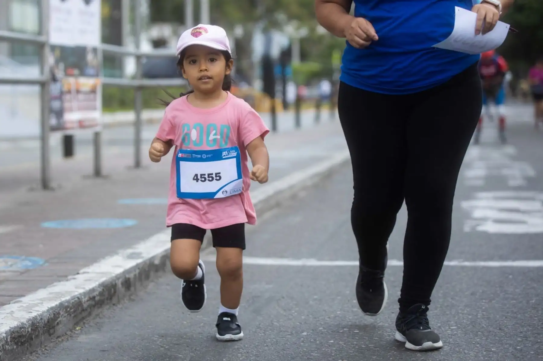 La Municipalidad de Lima organizó la carrera Lima Corre 5k por los damnificados de los huaicos. En horas de la mañana, cientos de deportistas llegaron con donativos hasta el parque Washington, donde se dio inicio a esta gran actividad.
Foto: ANDINA/Muni Lima