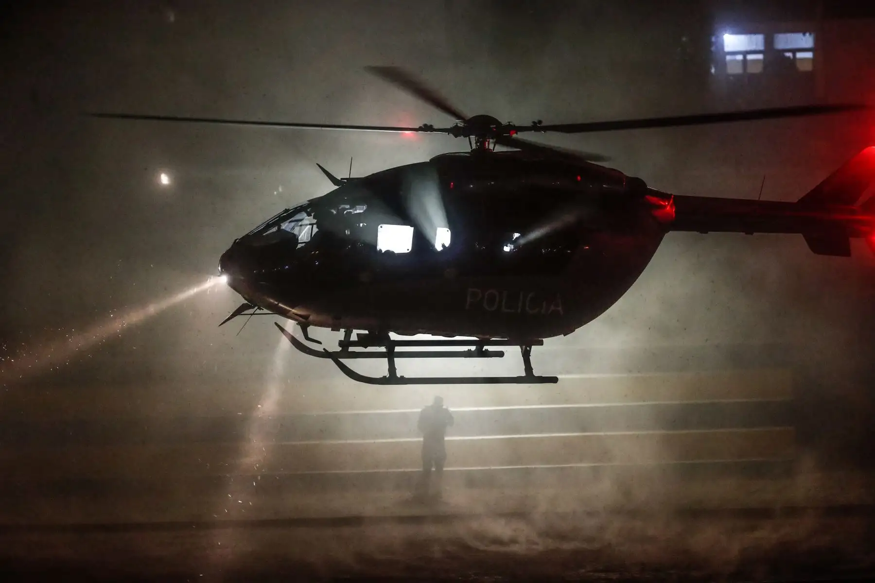 El ex presidente Alejandro Toledo es recluido en el Penal de Barbadillo para cumplir los 18 meses de prisión preventiva, tras ser trasladado en helicóptero desde el cuartel los Cibeles y luego de pasar el procedimiento de control de identidad en la sala Penal Nacional.
Foto: ANDINA/Daniel Bracamonte