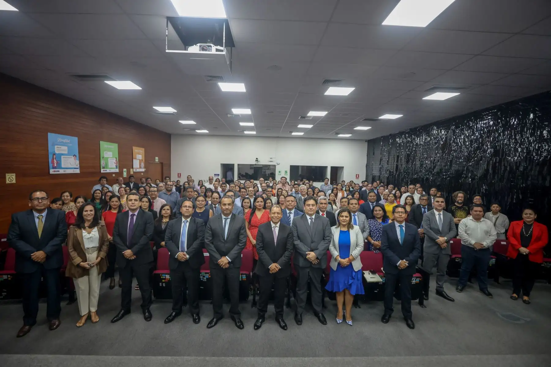 Esta nueva lista comprende a 52 heridos de gravedad de las regiones Arequipa, Ayacucho, Cusco, Ica, Junín, la Libertad, Puno y Lima. Cabe indicar que este es el último listado que se emite durante la vigencia del D.U. N° 006-2023, el cual señala que el apoyo económico se brinda por única vez a favor de los deudos de las personas fallecidas, con el monto de 50 000 soles por fallecido; así como a las personas heridas de gravedad con el monto de 25 000 soles.
Foto: ANDINA/MINJUS