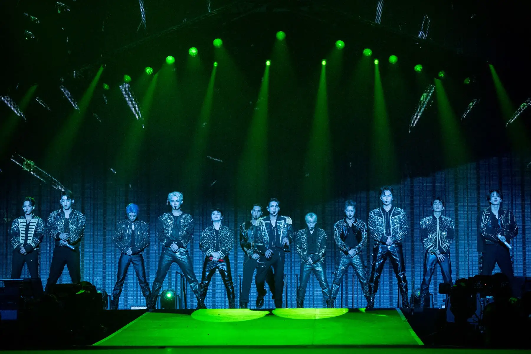 Banda surcoreana masculina Seventeen lanzó oficialmente su álbum "FML". Foto: AFP