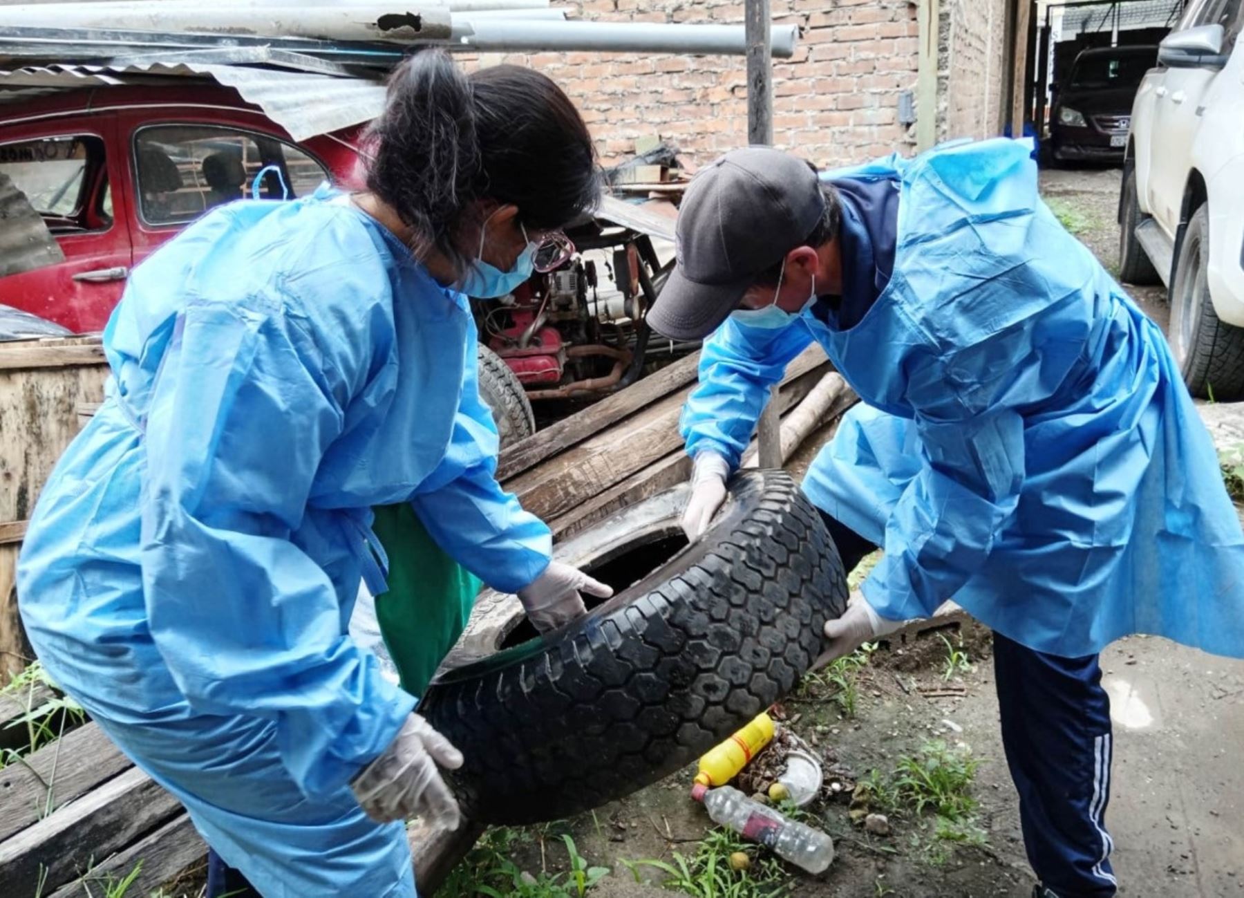 Autoridades de Salud de Cajamarca realizaron una jornada de eliminación de inservibles que sirven de criaderos del zancudo transmisor del dengue. La actividad se desarrolló en Contumazá. ANDINA/Difusión