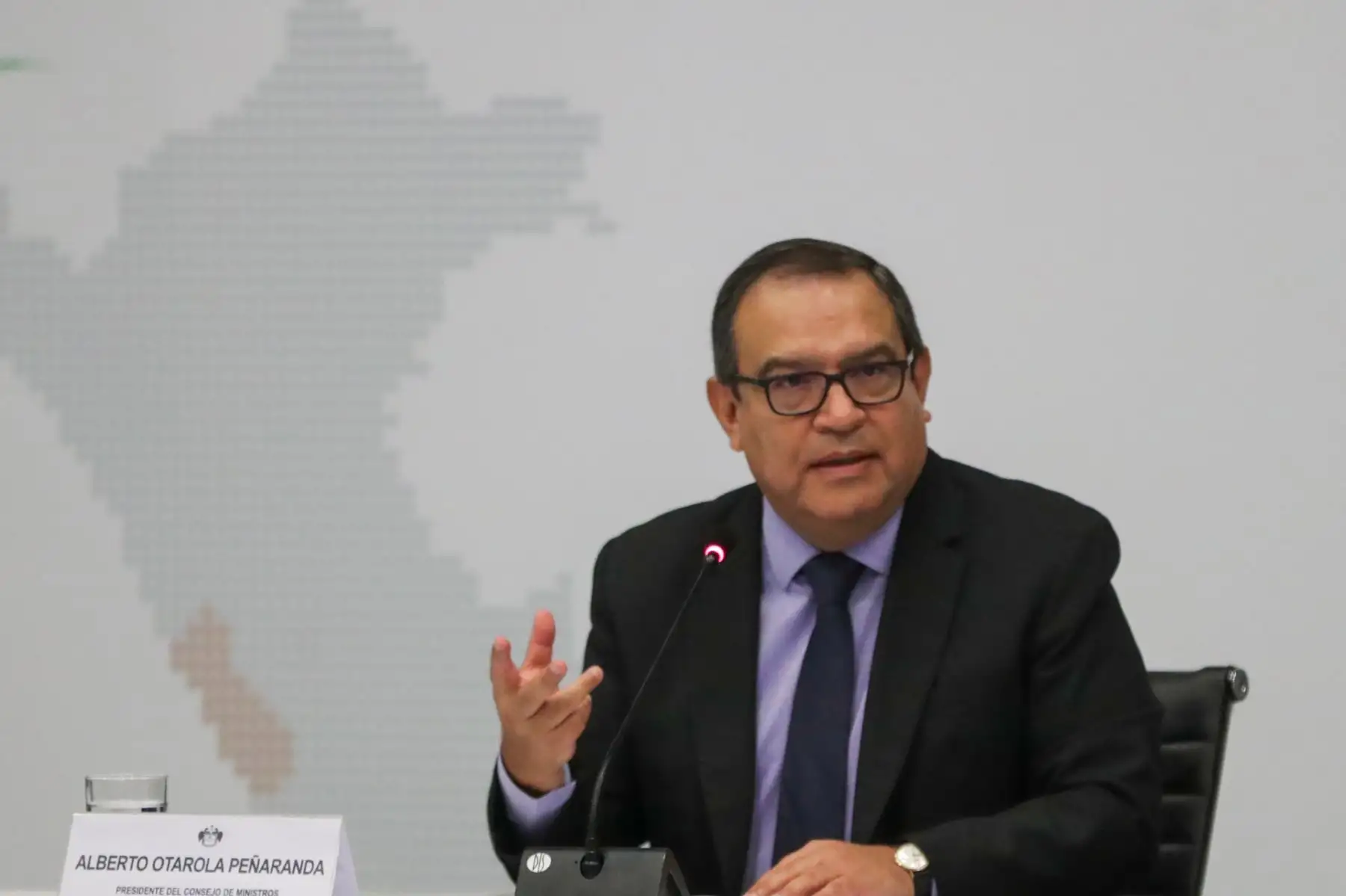 El titular de la PCM inauguró la mesa “Con Punche Regional en Lima Metropolitana”. Durante la ceremonia de inauguración de esta iniciativa, donde participó el alcalde de Lima, Rafael López Aliaga, y el ministro de Desarrollo e Inclusión Social, Julio Demartini, dijo que también se busca acortar la brecha de infraestructura que existe en la ciudad capital.  Foto: PCM