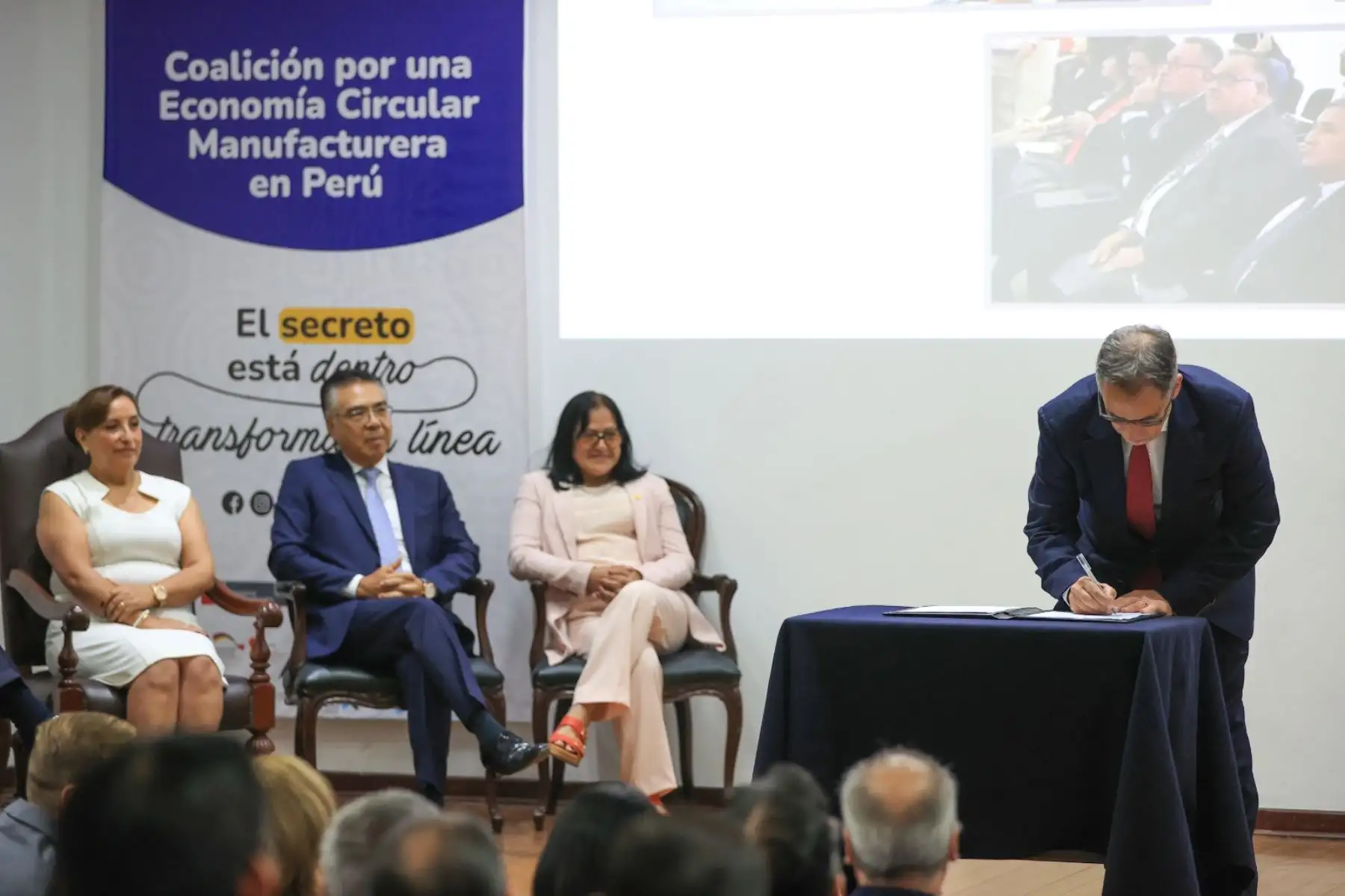 Presidenta de la república, Dina Boluarte, participó en el lanzamiento de la coalición por una economía circular manufacturera. Foto: ANDINA/ Prensa Presidencia