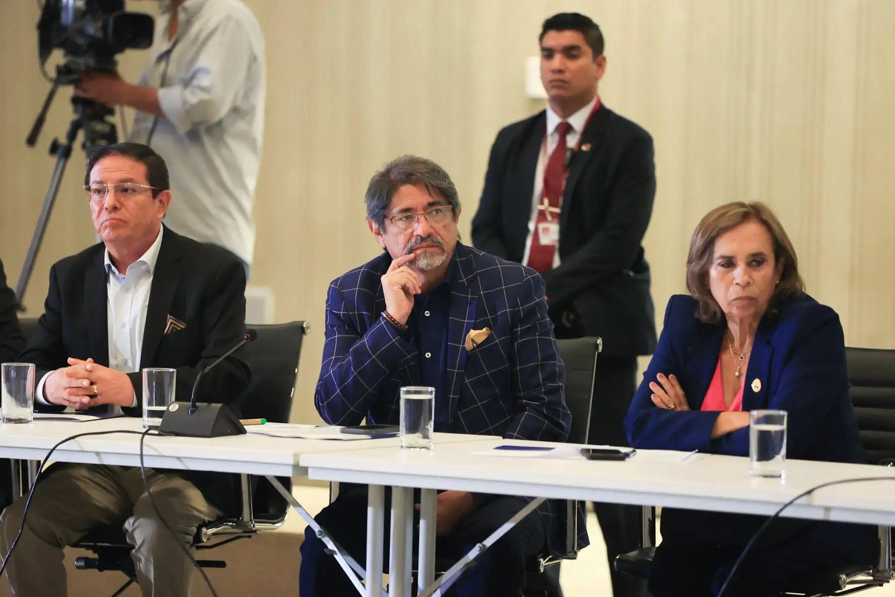 Como parte del compromiso del Ejecutivo con la paz y la gobernabilidad, el premier Alberto Otárola Peñaranda, acompañado por la presidenta de la República, Dina Boluarte, anunció que la ejecución de los proyectos emblemáticos y estratégicos que requiere Lima Metropolitana serán ejecutados a través de la Autoridad Nacional de Infraestructura. Ejecutivo y alcaldes de Lima plantearon medidas para atender problemas vinculados a transporte, agua y saneamiento y seguridad ciudadana.
Foto: ANDINA/Presidencia Perú