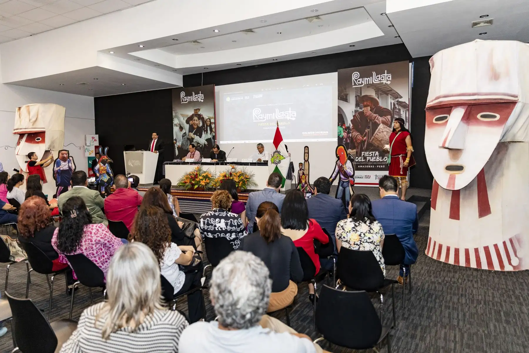 Gobierno Regional de Amazonas y Promperu realizan el lanzamiento de la XXVII Semana Turística de los Chachapoya "Raymi Llaqta 2023”, un evento folklórico donde se busca demostrar las maravillas culturales y los atractivos turísticos en la región de Amazonas.
Foto: PROMPERU