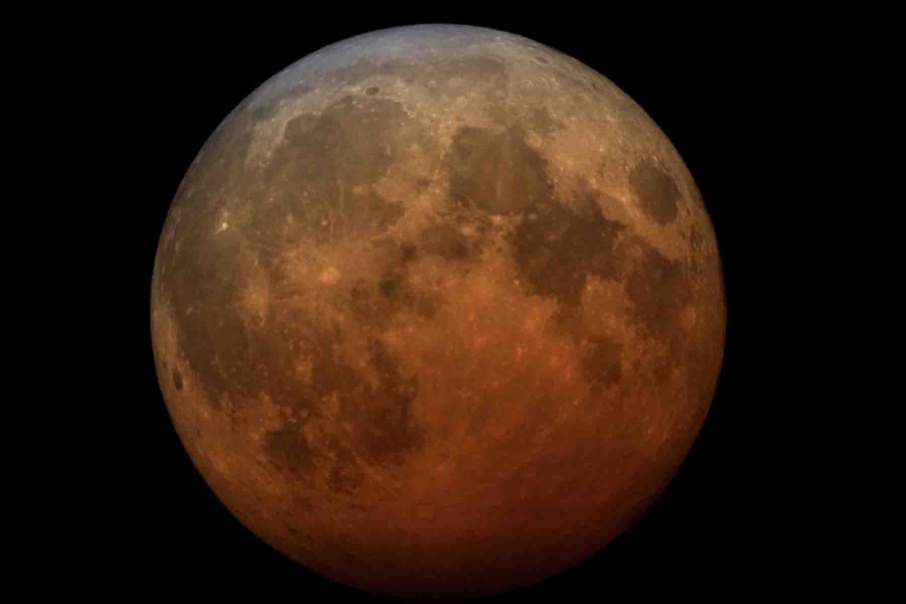 Un eclipse lunar se produce cuando el Sol, la Tierra y la Luna se alinean de manera tal que la Luna atraviesa la sombra de la Tierra. Foto: NASA